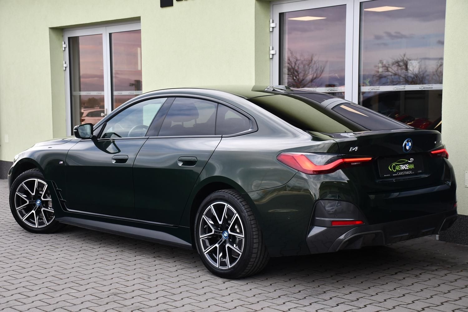 BMW i4, eDrive40 M-SPORT HUD 1.M TAŽNÉ - fotka 3