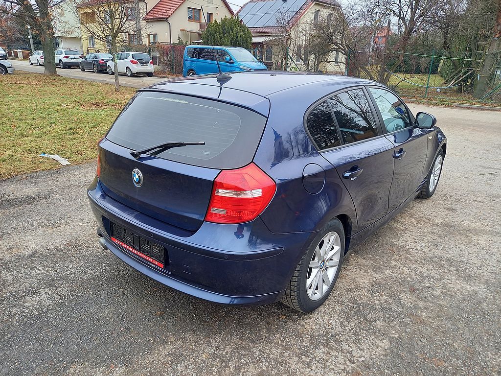 BMW Řada 1, 120d 130kw klima+alu.kola - fotka 3
