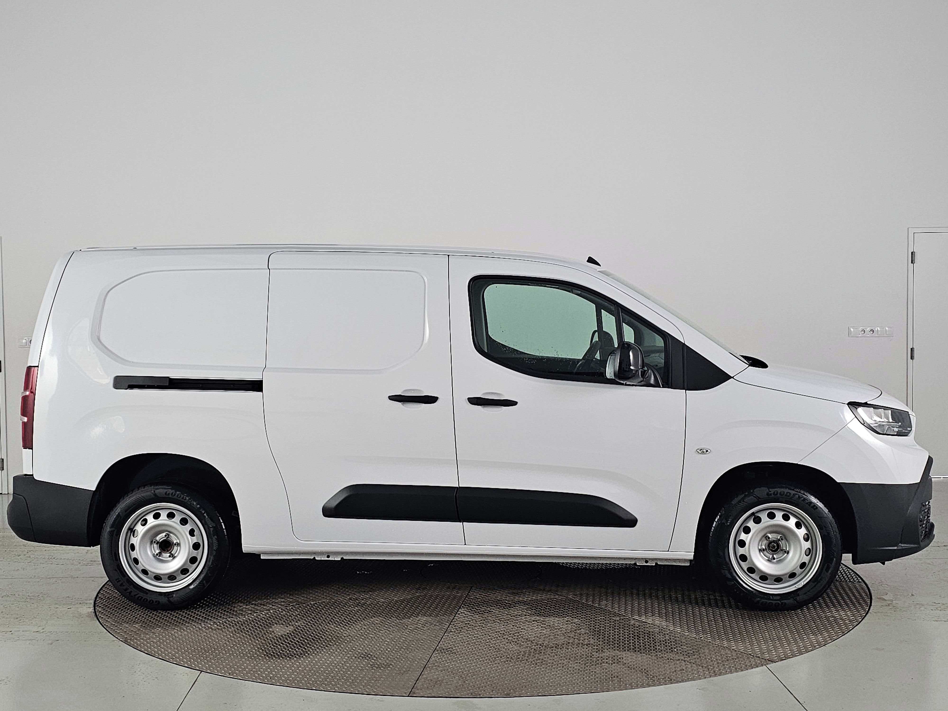 Toyota Proace City, VAN Long 1.5D 6MT 130k Active - fotka 4