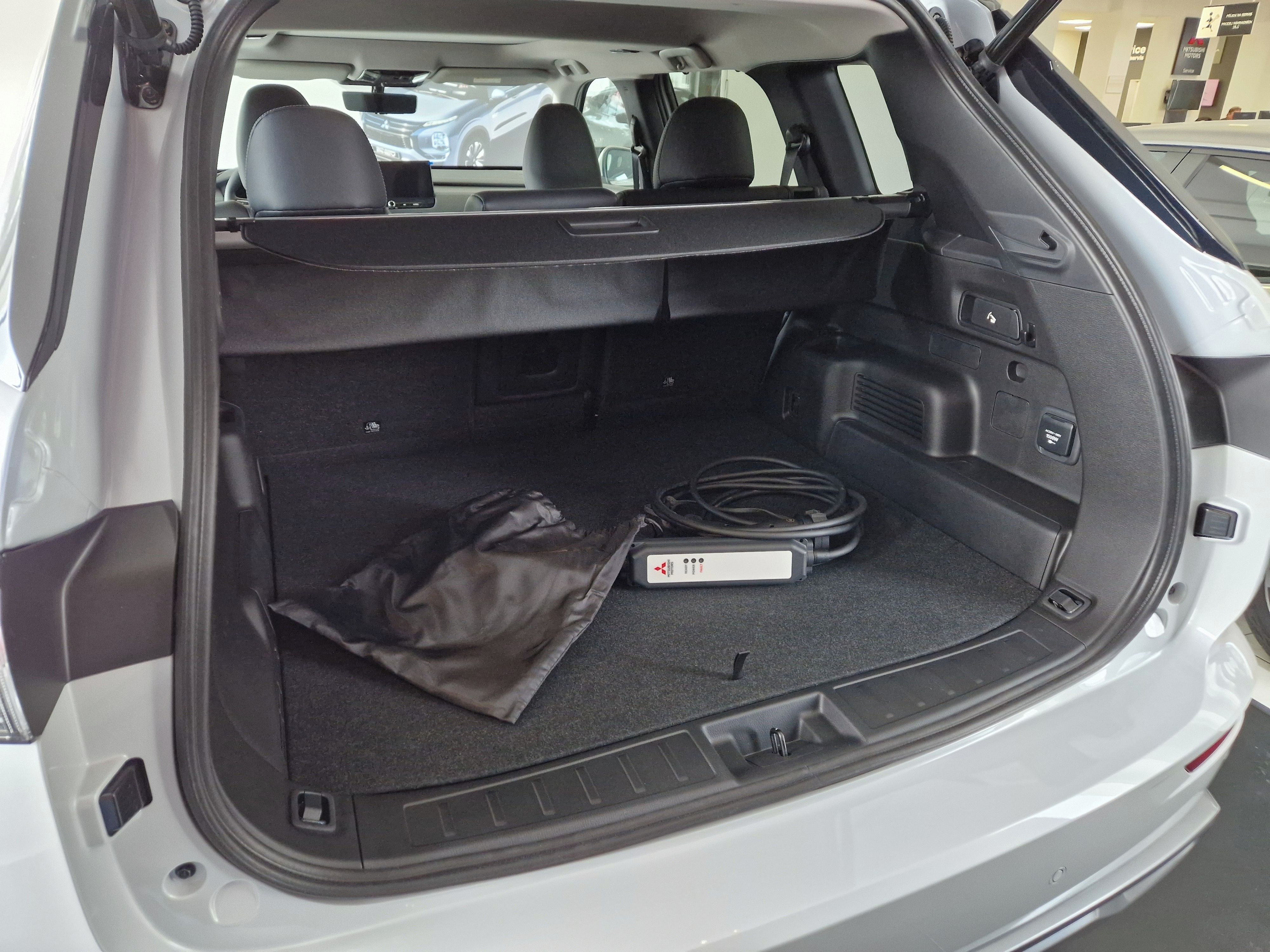 Mitsubishi Outlander, INSTYLE 2.4 MIVEC PHEV 306k - fotka 6