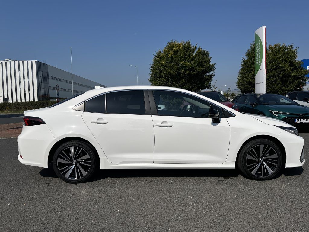 Toyota Corolla, SD 1.8 Hybrid ODBĚR 7/2026 - fotka 3