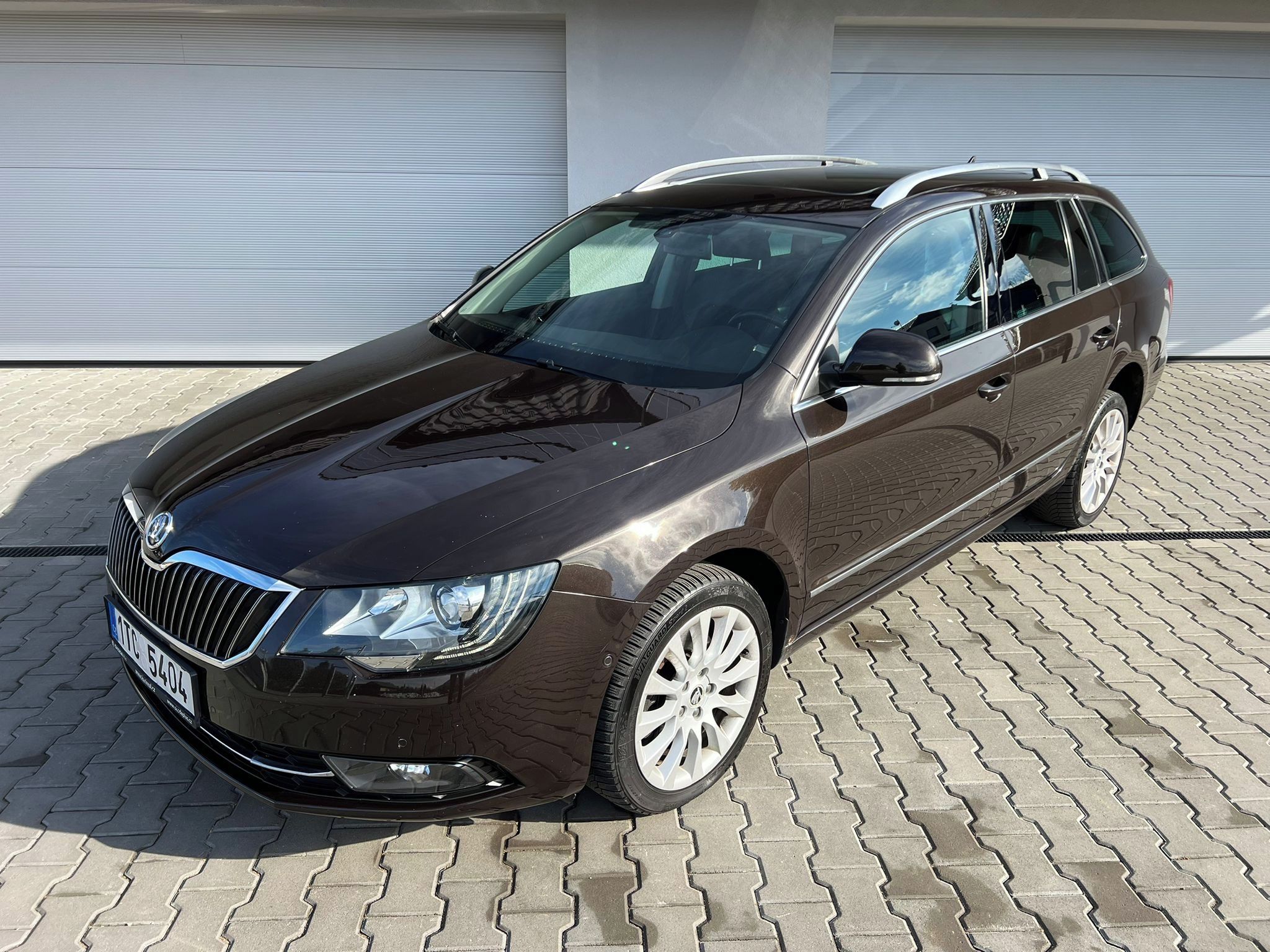Škoda Superb, 2.0 TDI 125 kW DSG 4x4, tažné - fotka 2