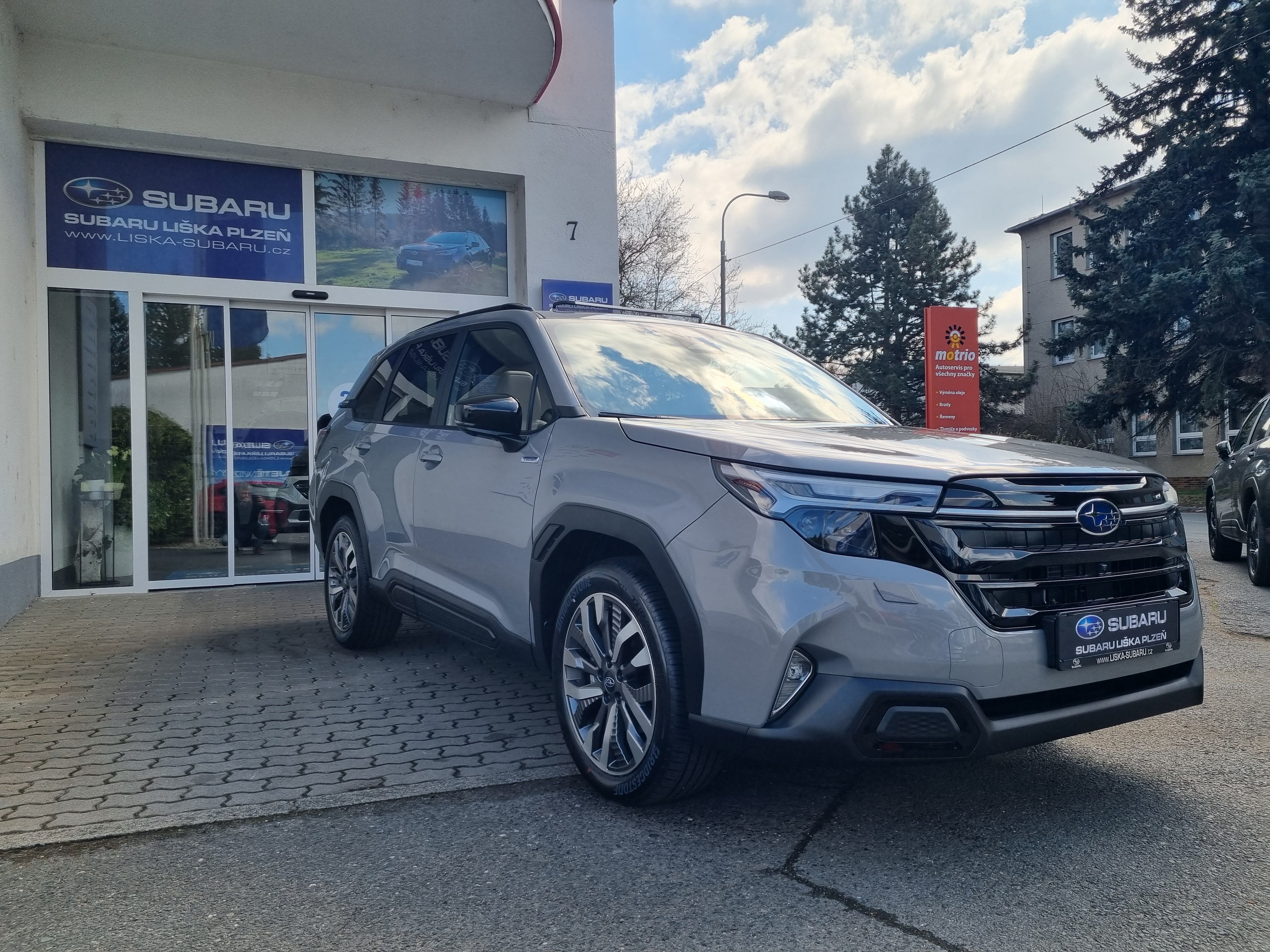 Subaru Forester, 2,0i CVT Touring + zimní kola - fotka 3