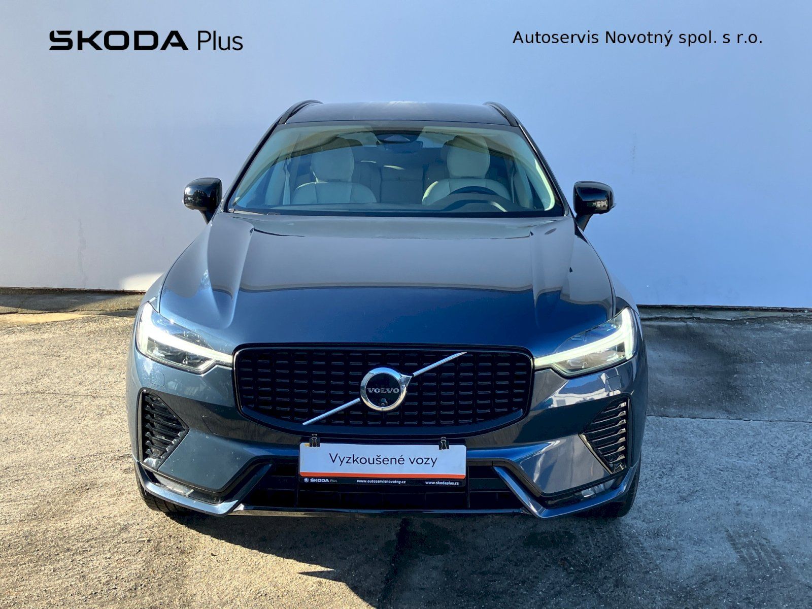 Volvo XC60, 2.0TDI / 145kW AUT Plus Dark - fotka 4