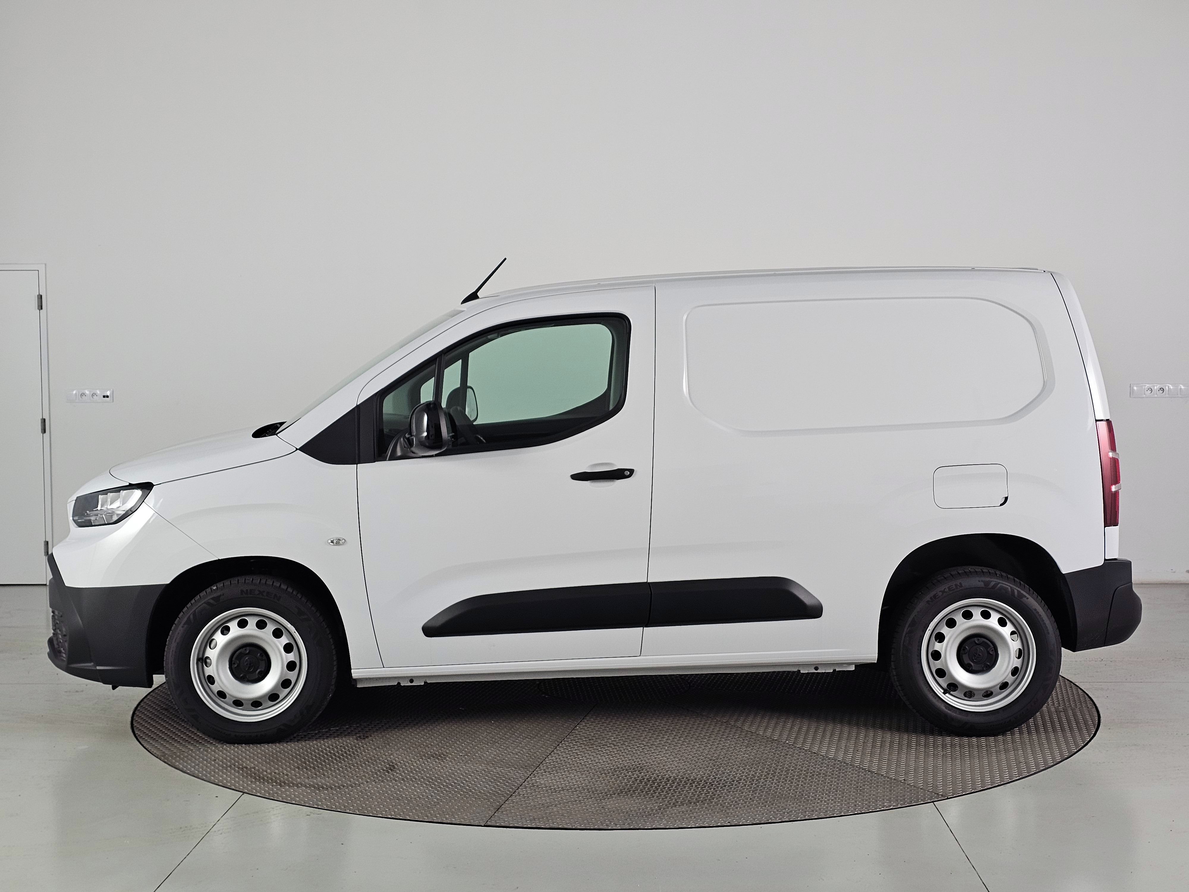Toyota Proace City, VAN Short 1.5D 6MT Active - fotka 5