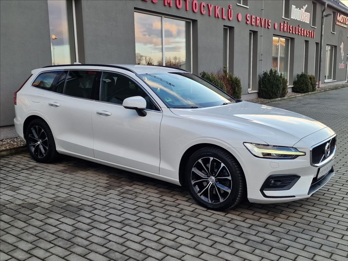 Volvo V60, B4 FWD Momentum Pro,ČR,1.Maj. - fotka 2