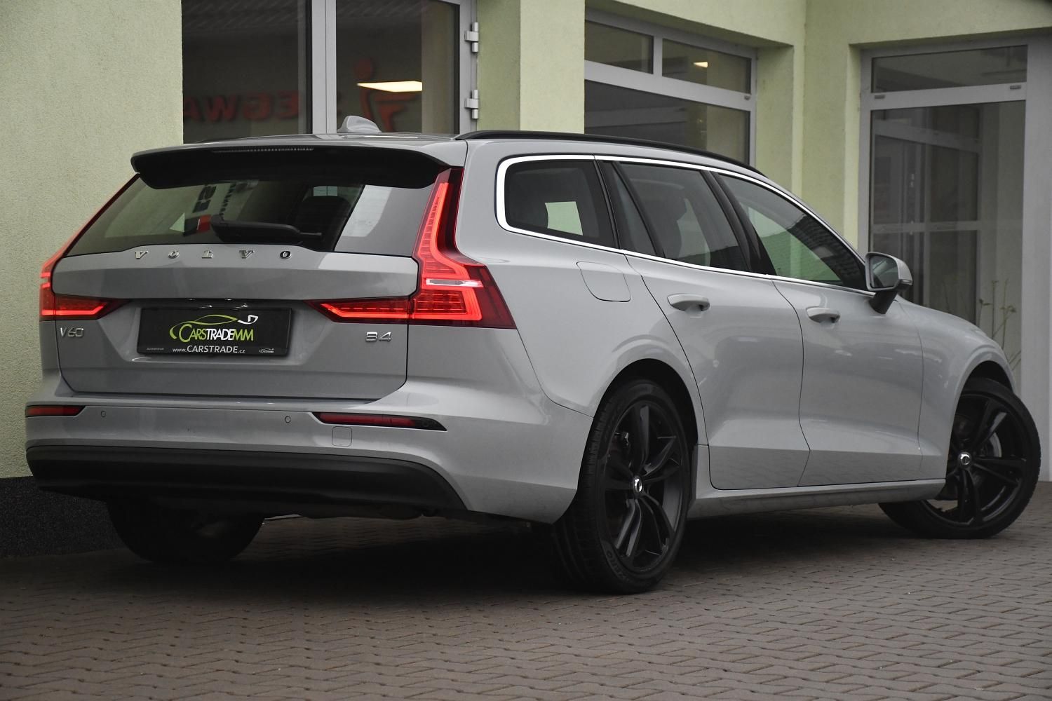Volvo V60, 2.0B4 LED NAV TAŽNÉ - fotka 5