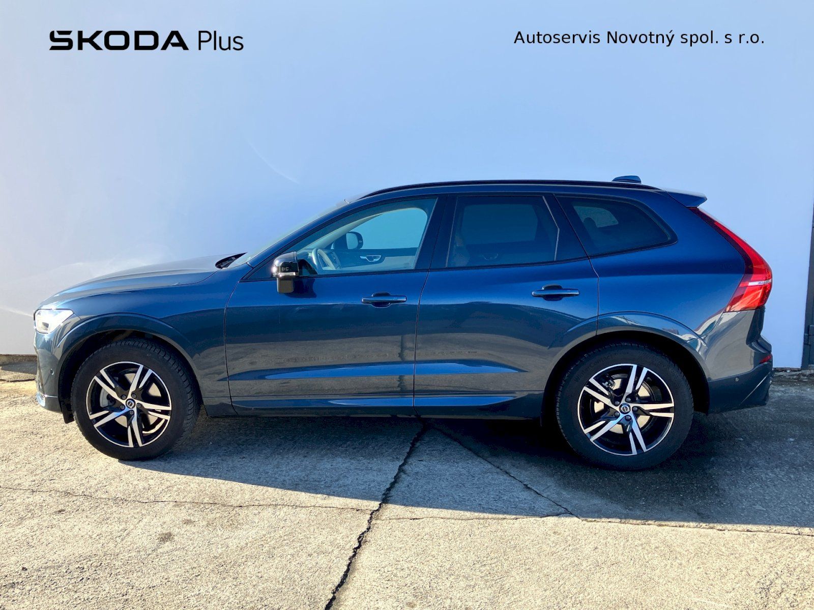 Volvo XC60, 2.0TDI / 145kW AUT Plus Dark - fotka 3