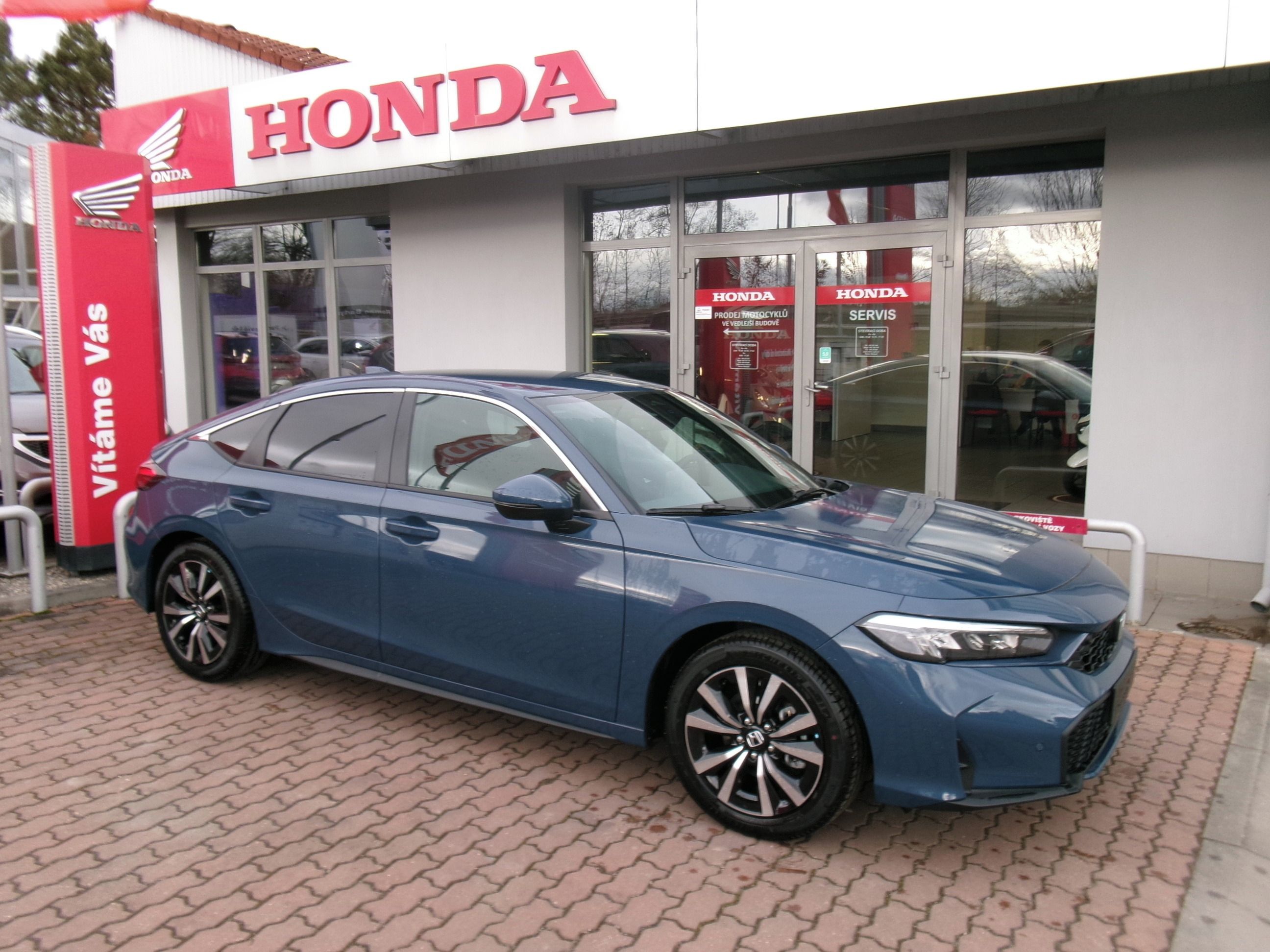 Honda Civic, 2.0e:HEV ELEGANCE PLUS 26 - fotka 3