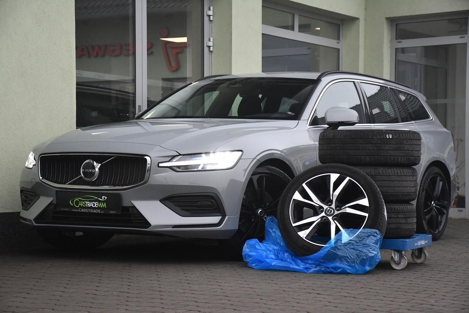 Volvo V60, 2.0B4 LED NAV TAŽNÉ - fotka 2