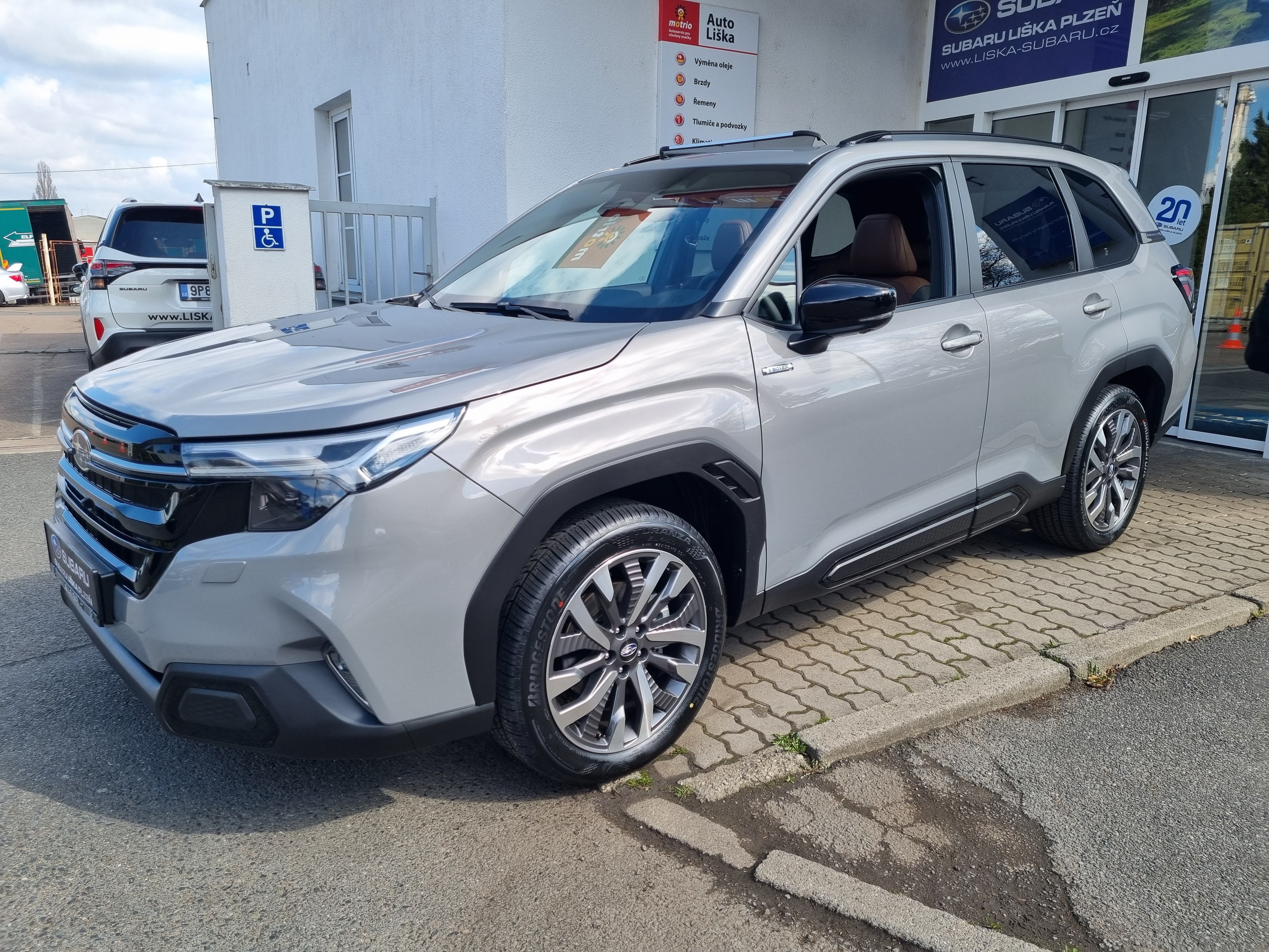 Subaru Forester, 2,0i CVT Touring + zimní kola