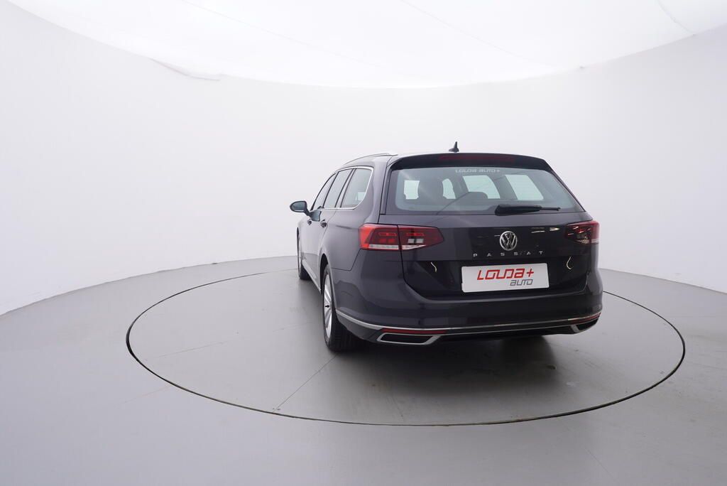 Volkswagen Passat, Elegance 2.0 TDI 110 kW - fotka 4