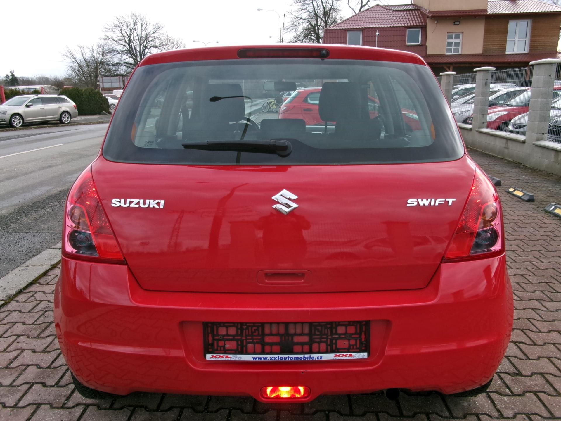 Suzuki Swift, 1,3 GL KLIMA 8x AIRBG - fotka 6