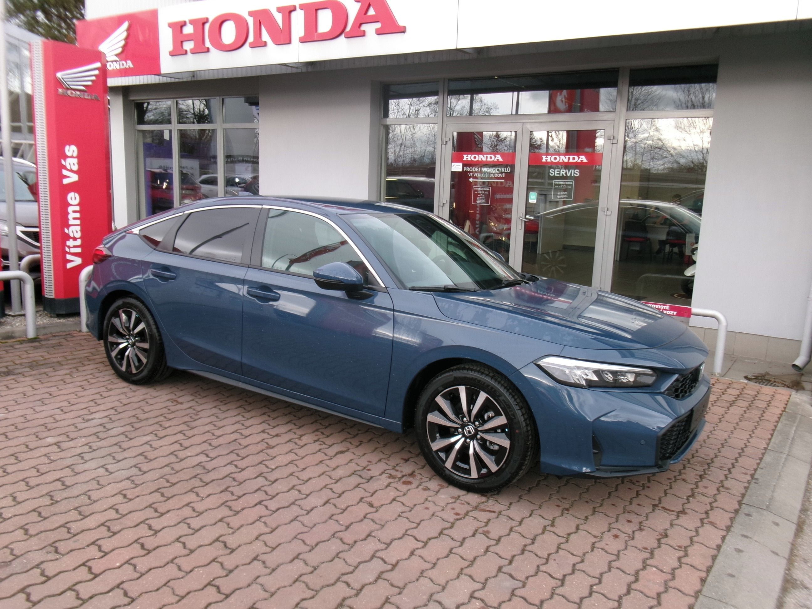 Honda Civic, 2.0e:HEV ELEGANCE PLUS 26 - fotka 2