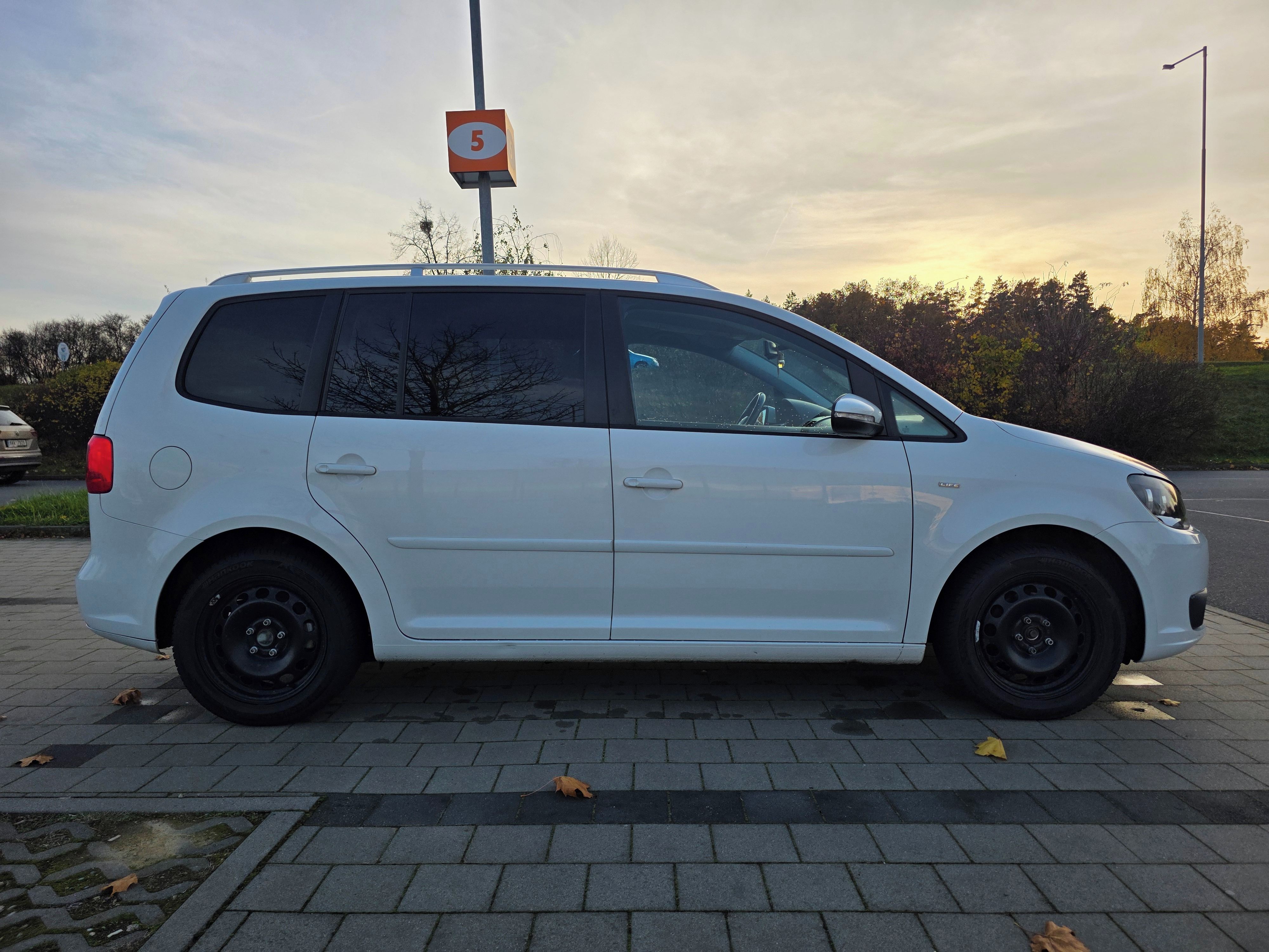 Volkswagen Touran - fotka 5