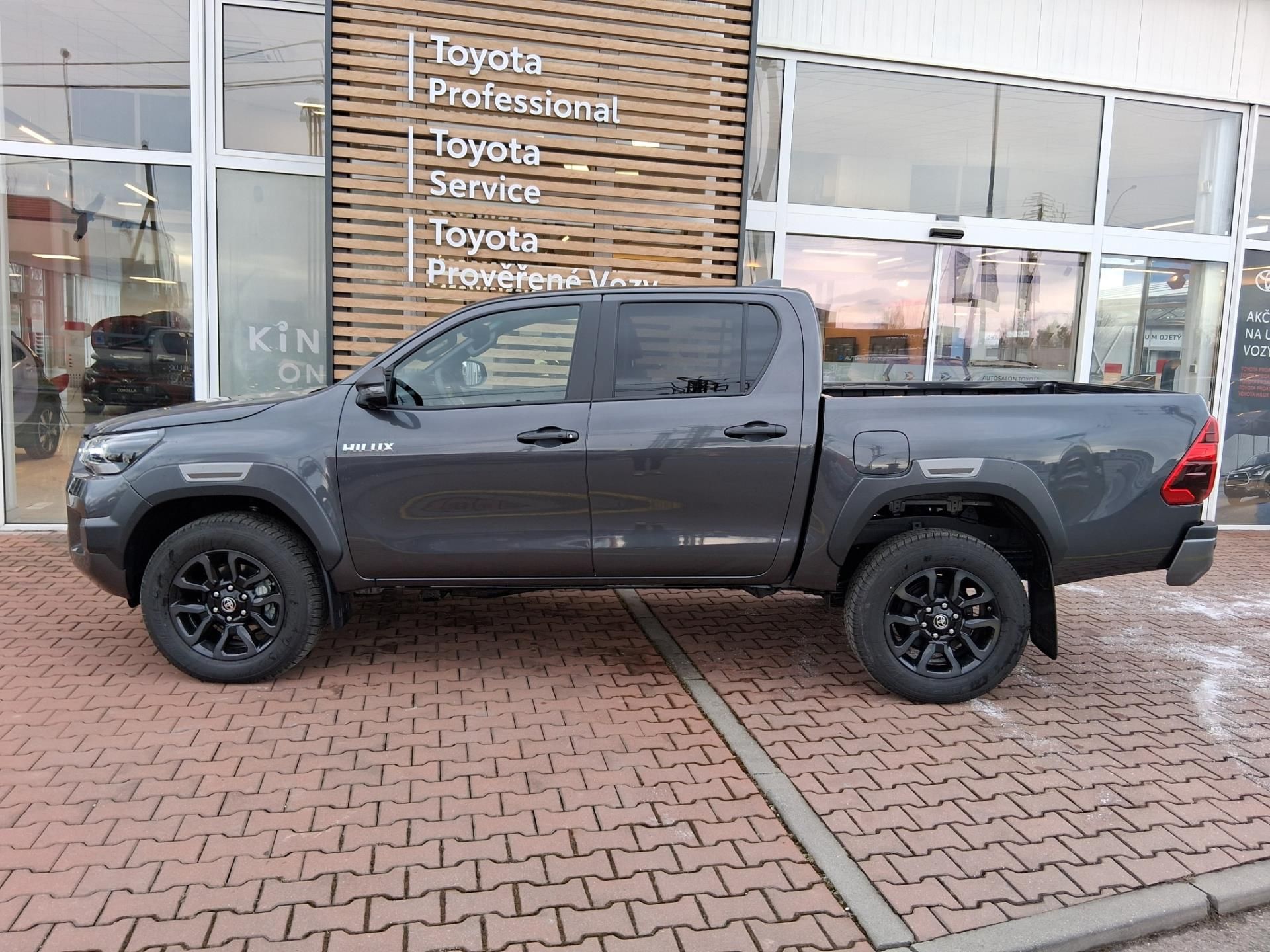 Toyota Hilux, 2,8D-4D 205K INVINCIBLE - fotka 6