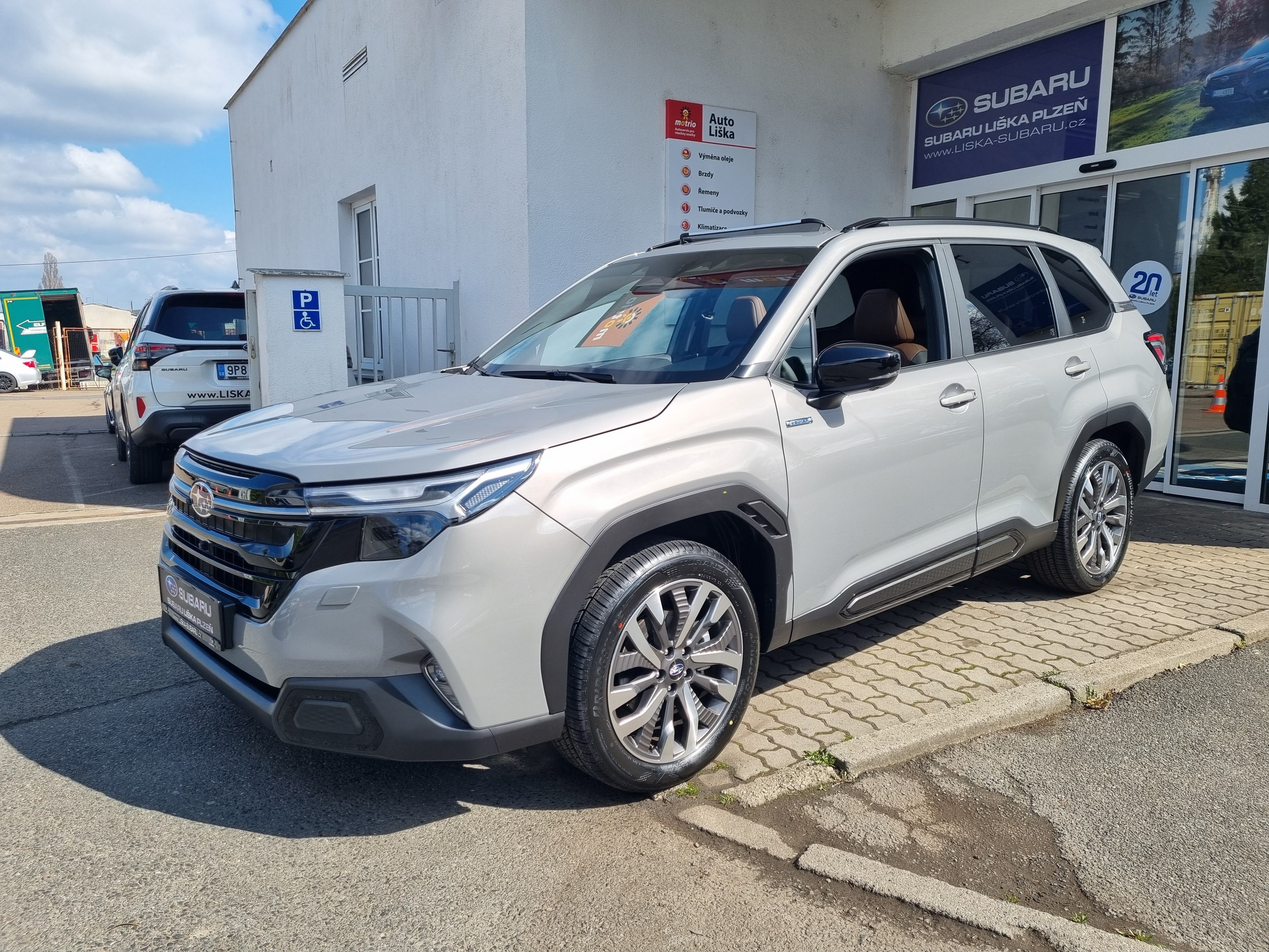 Subaru Forester, 2,0i CVT Touring + zimní kola - fotka 3