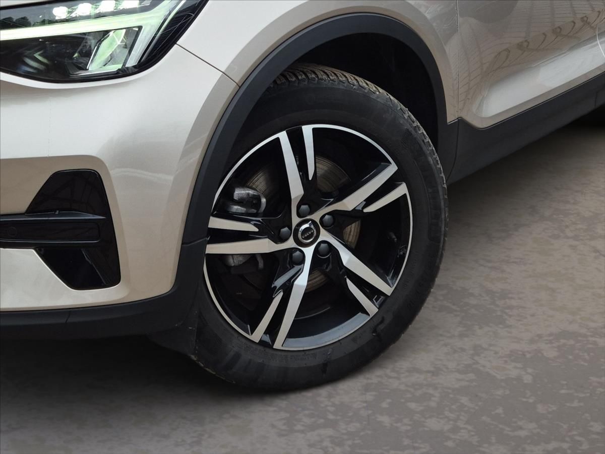 Volvo XC40, 2,0 B3 Plus Dark - fotka 6