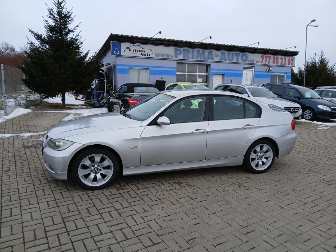 BMW Řada 3, 320d - fotka 2