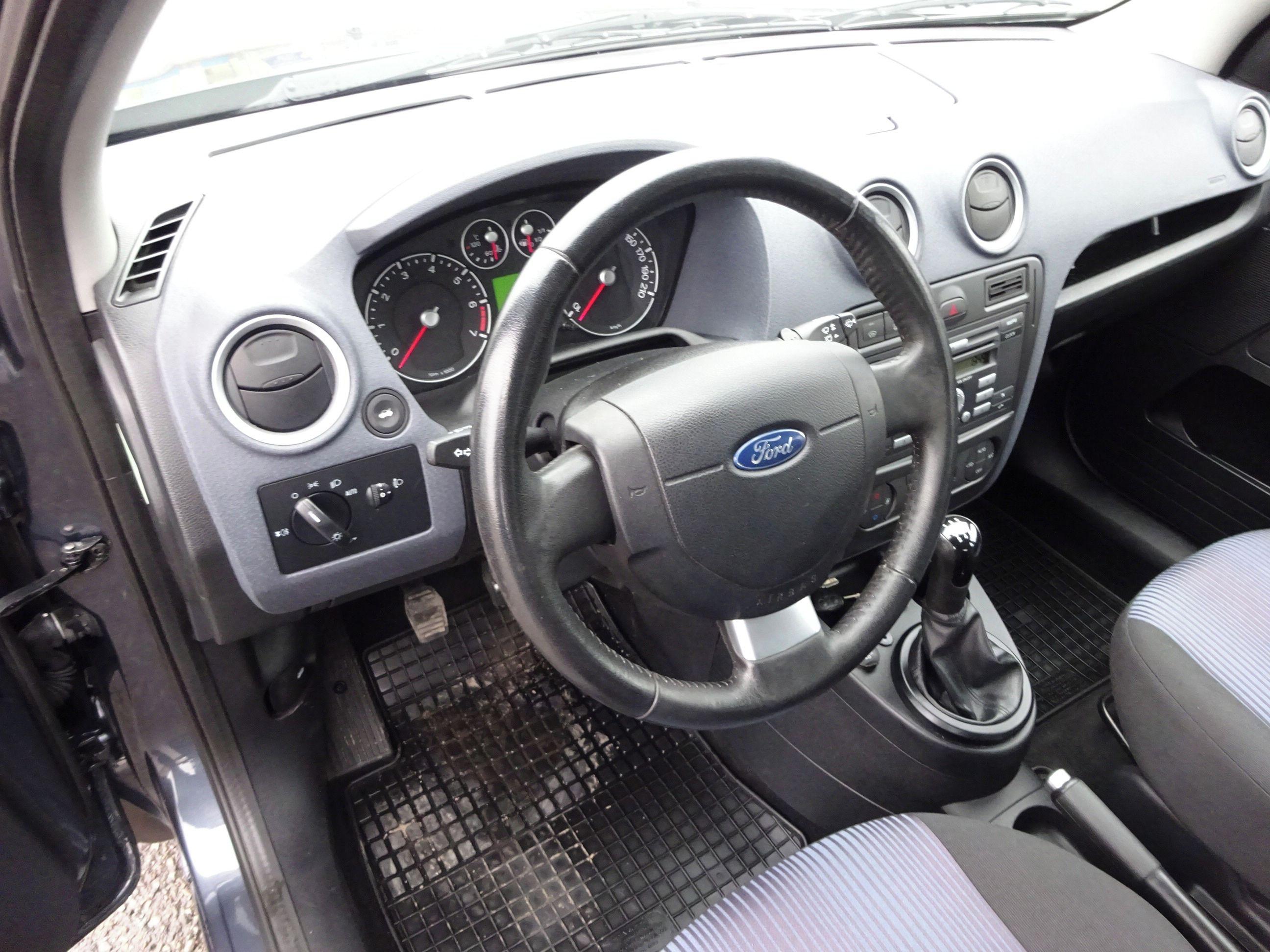 Ford Fusion, 1.4i 1.Maj.servisní knížka ČR - fotka 5