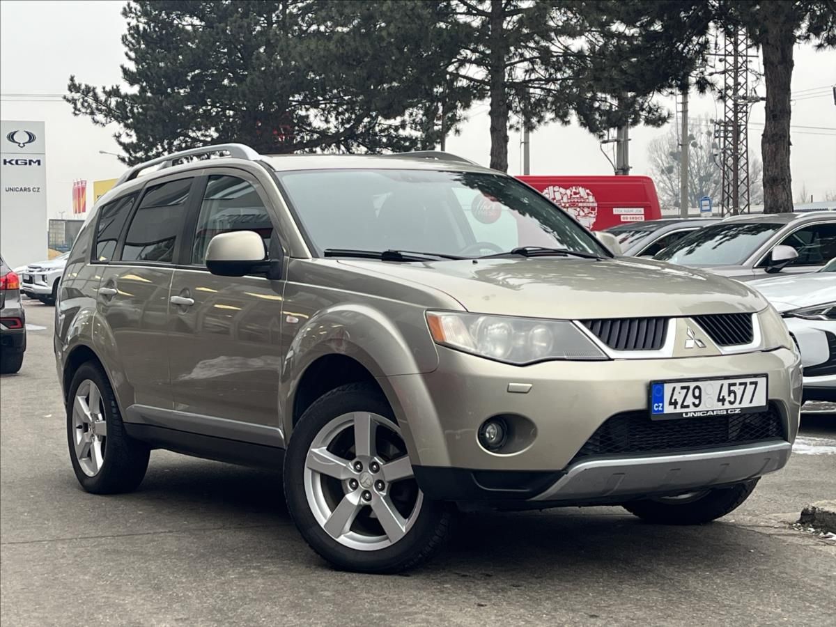 Mitsubishi Outlander, 2,0 DI-D  Intense plus 4WD - fotka 3