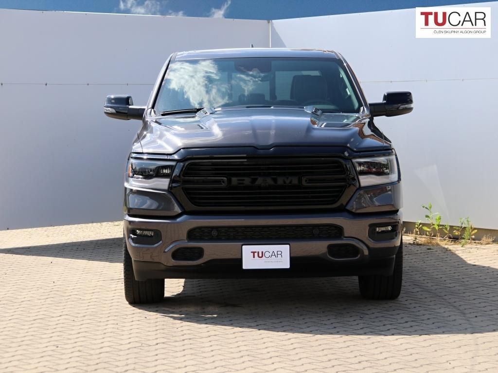 RAM 1500, Laramie Night Edition 5.7 V8