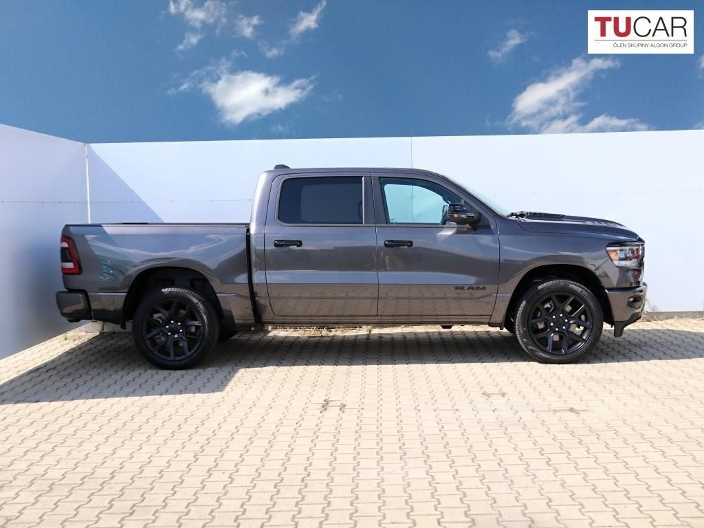 RAM 1500, Laramie Night Edition 5.7 V8 - fotka 4