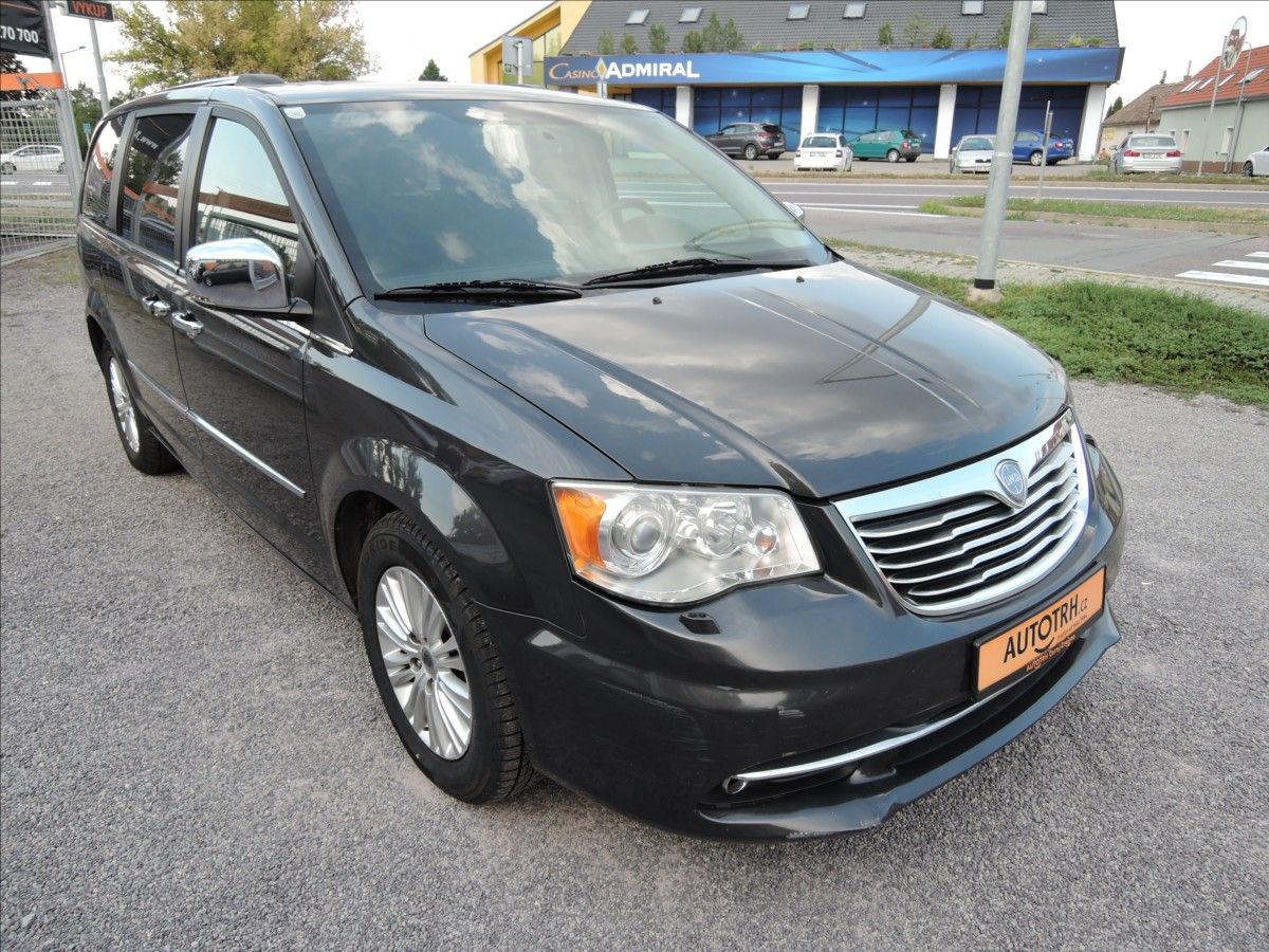 Lancia Voyager, 2,8 CRD Aut. StownGo NAVI Kůže - fotka 3