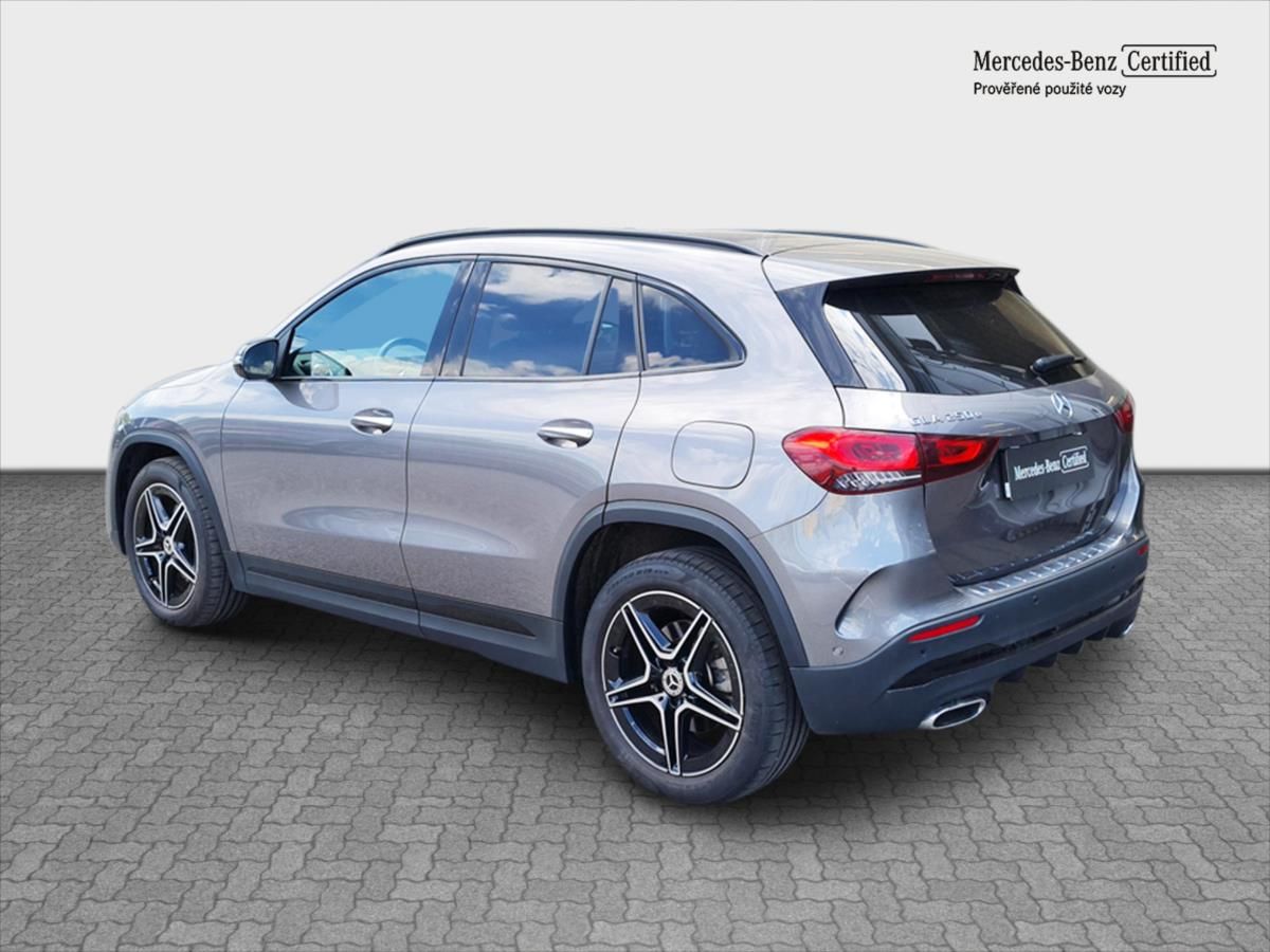 Mercedes-Benz GLA, GLA 250e AMG Line Night - fotka 3