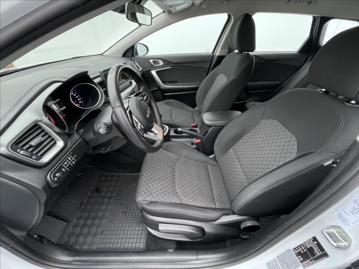Kia Cee´d, 1,0 T-GDI SW Fresh PDC+AC - fotka 4