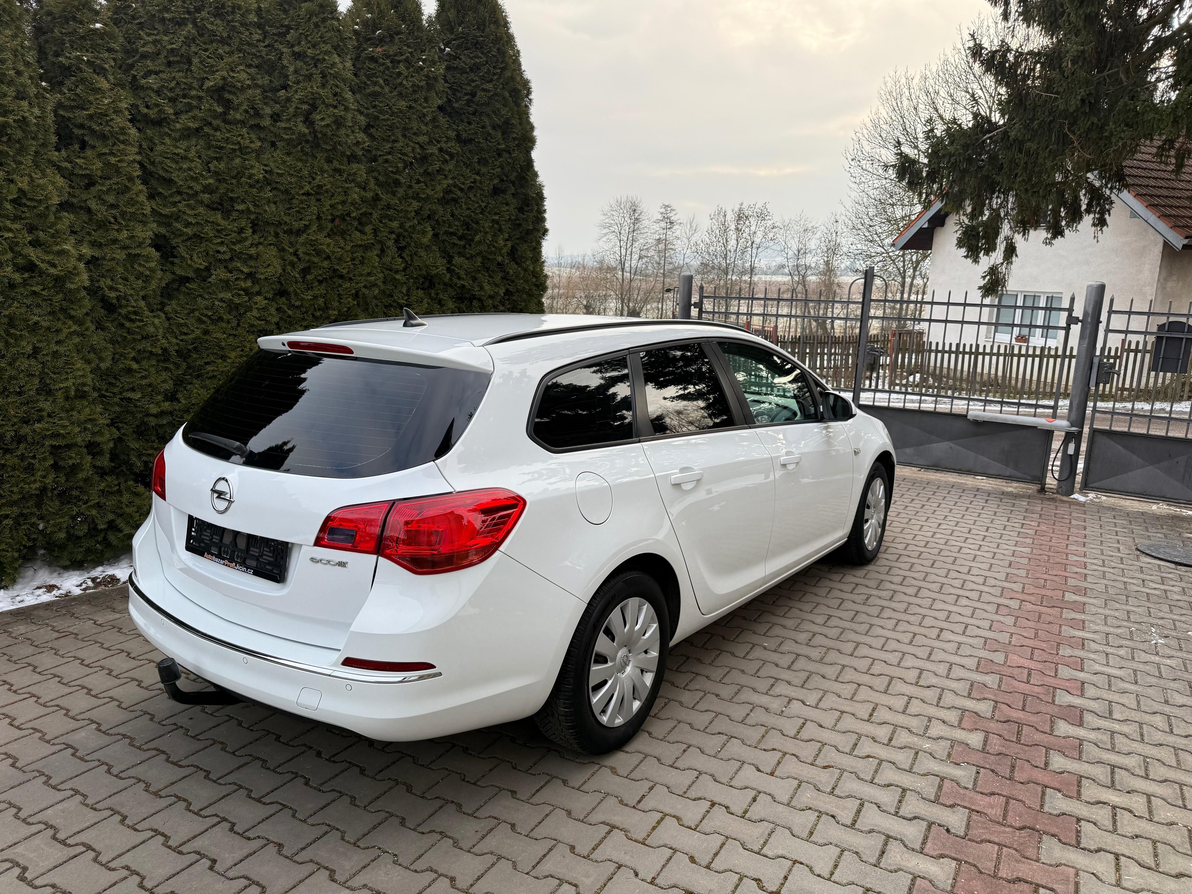 Opel Astra, Sports 1,3CDTi /70kw Tažné - fotka 4