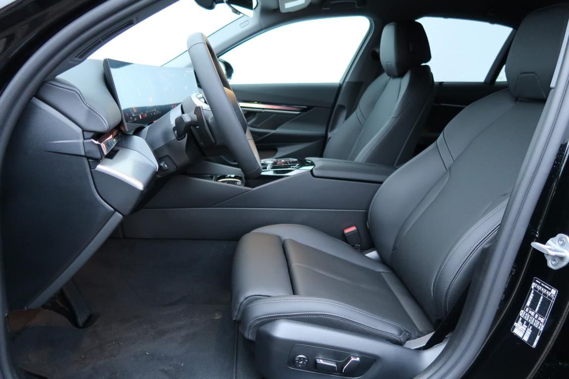 BMW Řada 5, 520i - fotka 2