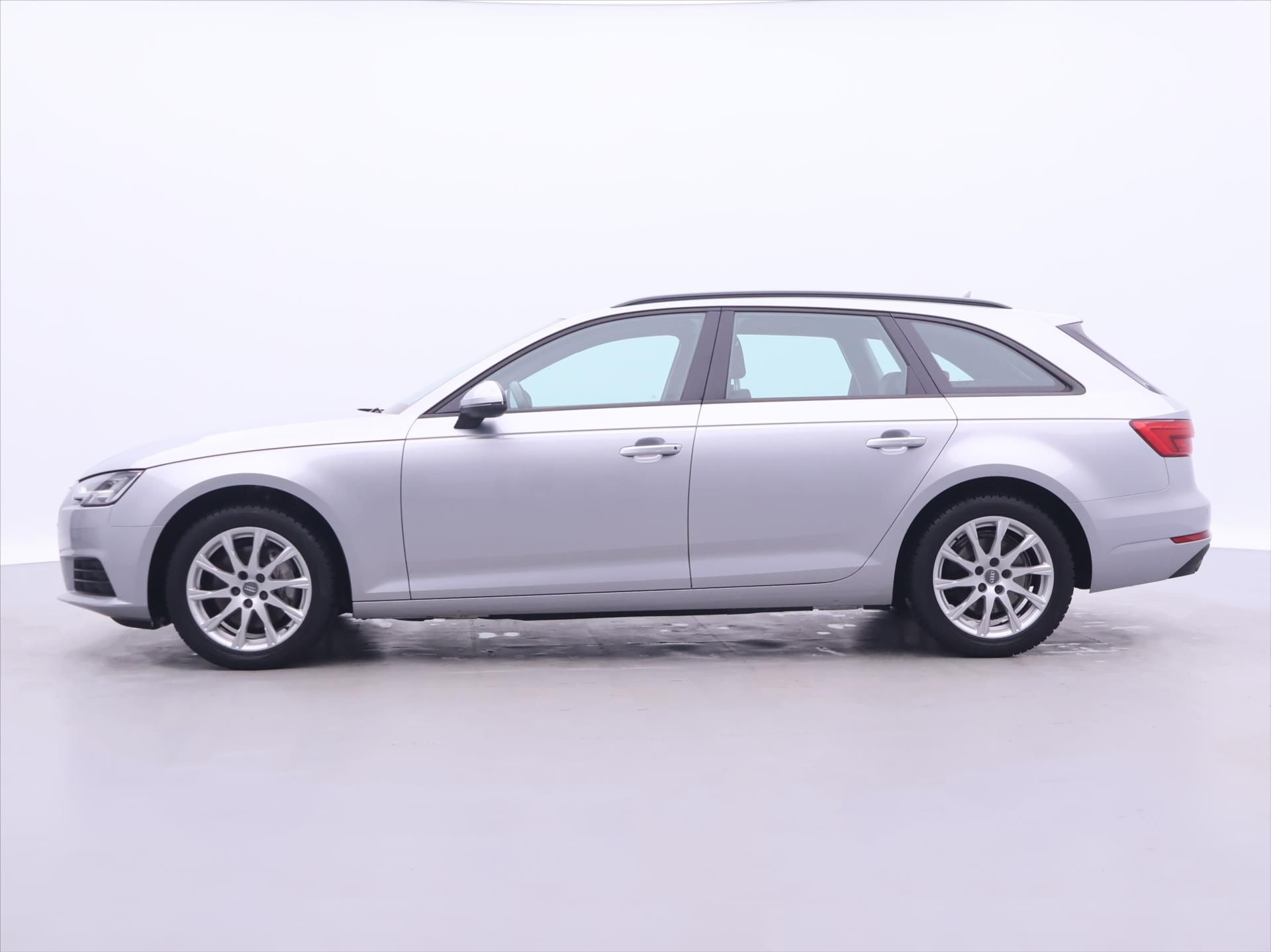Audi A4, 2,0 TDI 140kW Quattro CZ DPH - fotka 4