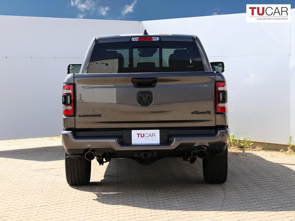 RAM 1500, Laramie Night Edition 5.7 V8 - fotka 6