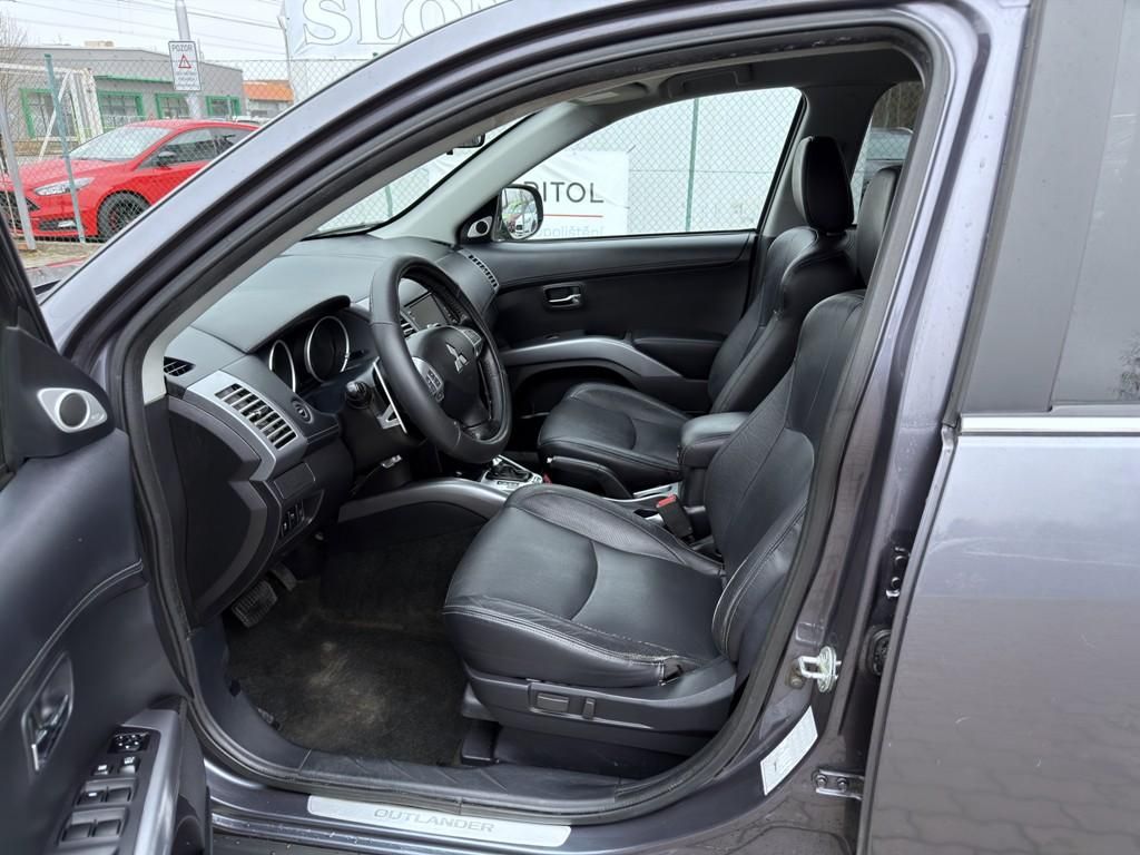Mitsubishi Outlander, 2.2 DI-D 4x4 automat, navigace - fotka 6