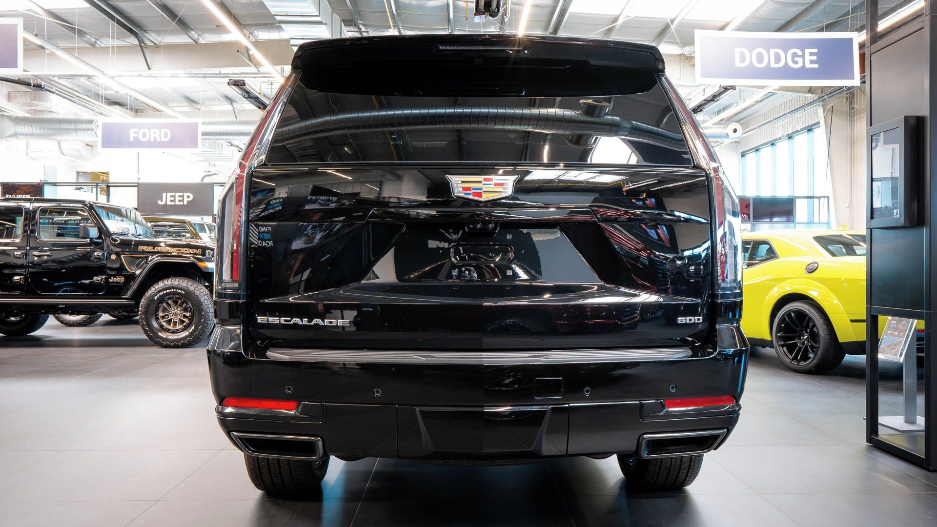 Cadillac Escalade, 6.2 V8 Sport Platinum 2026 - fotka 4