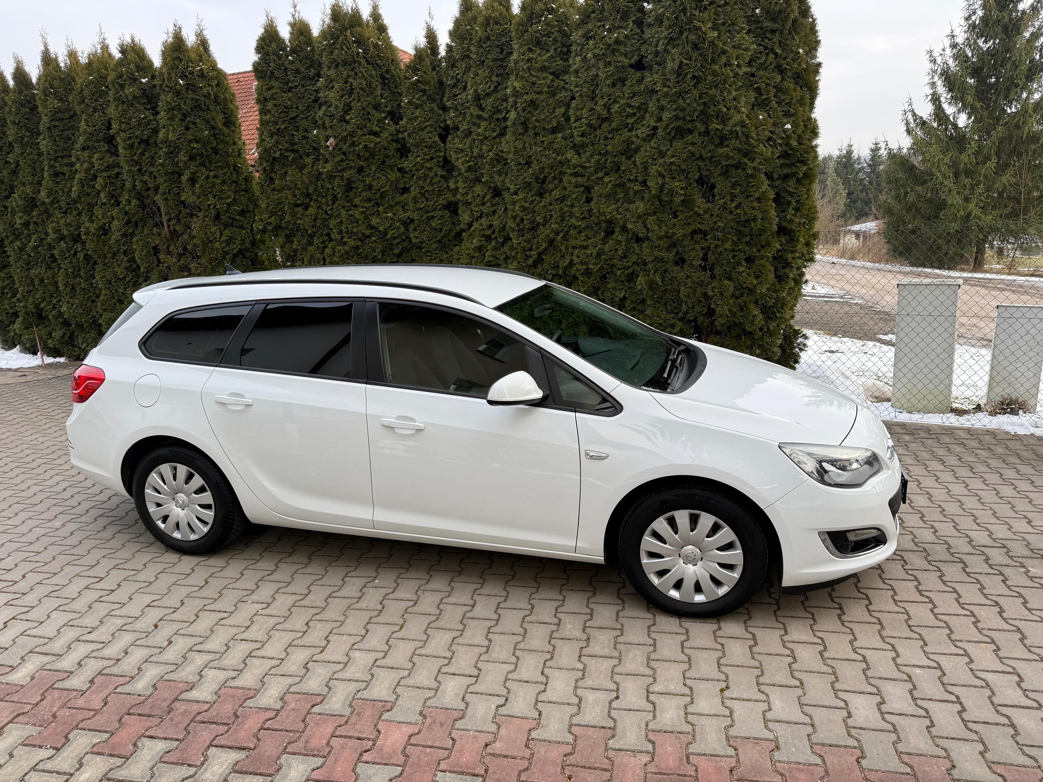 Opel Astra, Sports 1,3CDTi /70kw Tažné - fotka 2