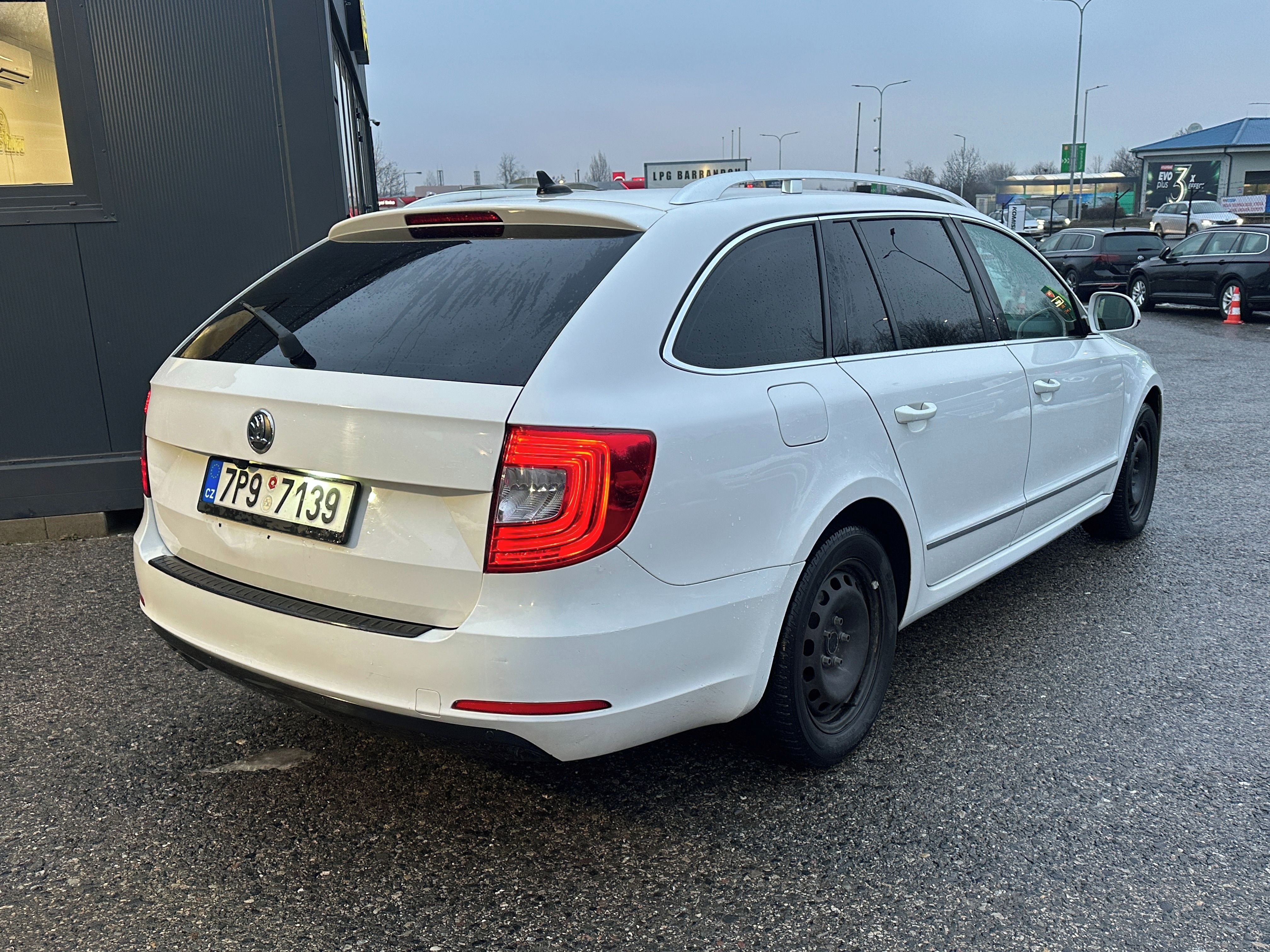 Škoda Superb, Skoda Superb 2014 - fotka 6