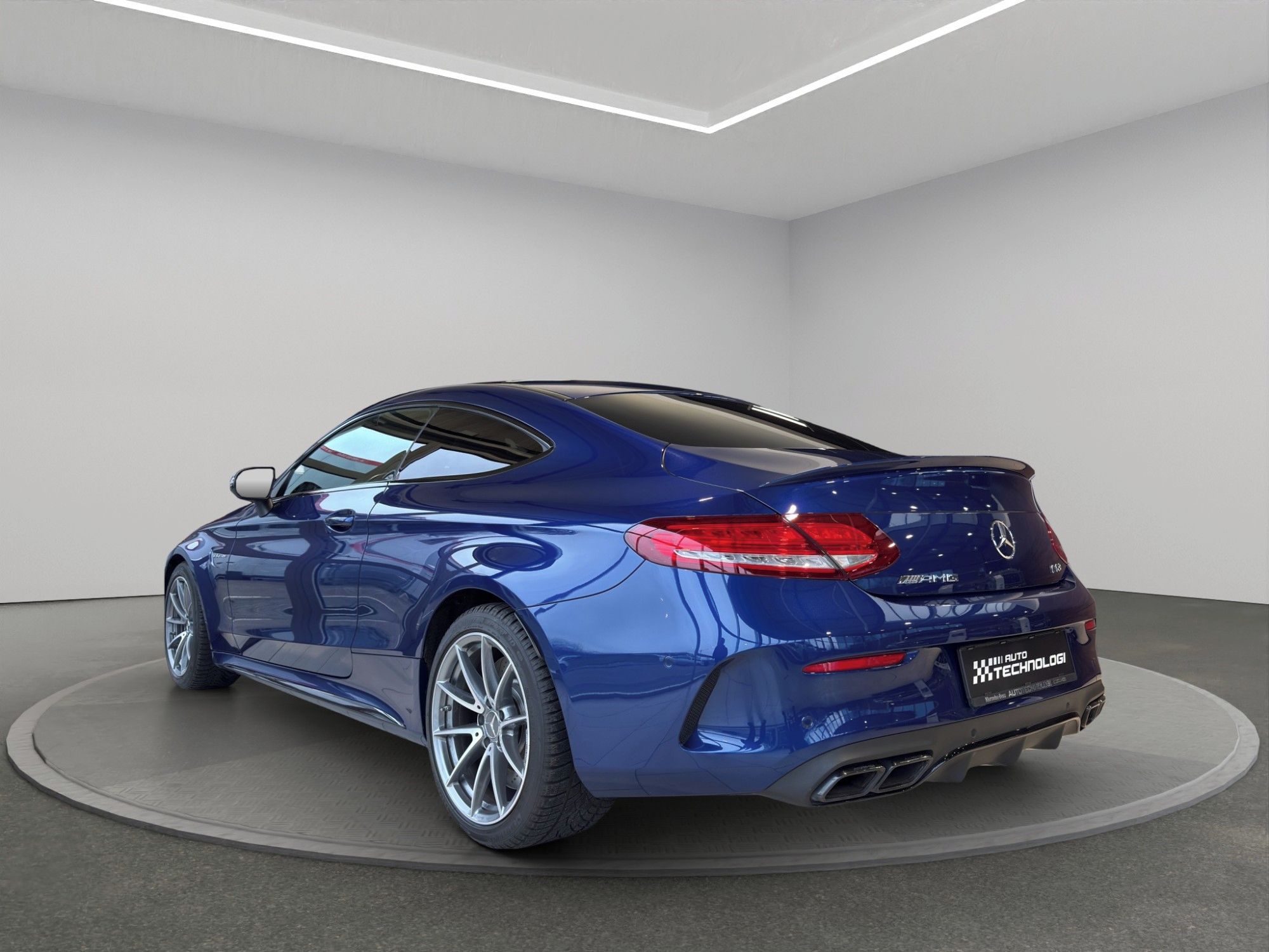 Mercedes-Benz Třídy C, 63 AMG - fotka 6