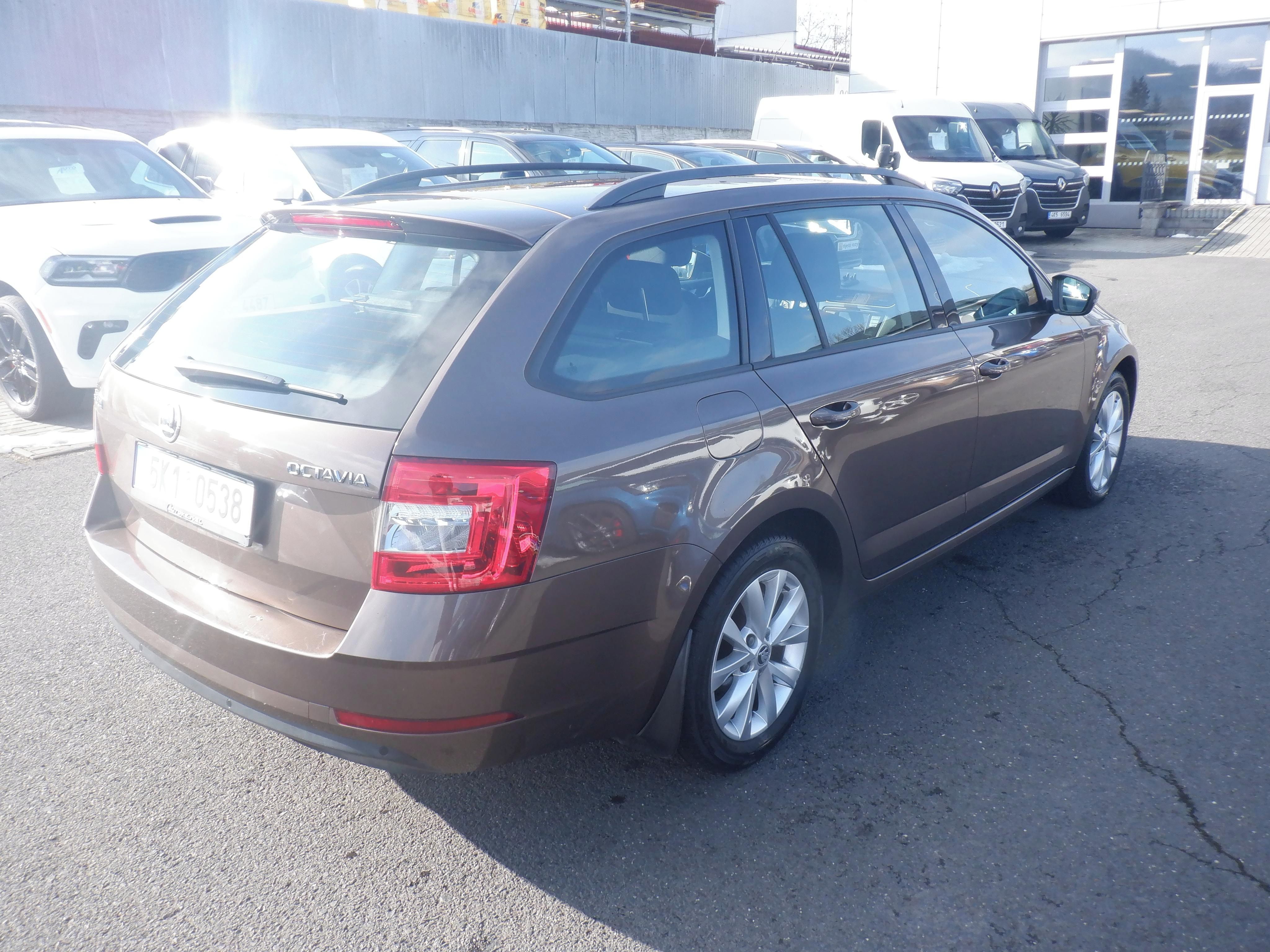 Škoda Octavia, 2.0 TDI Style,DSG Kombi - fotka 5