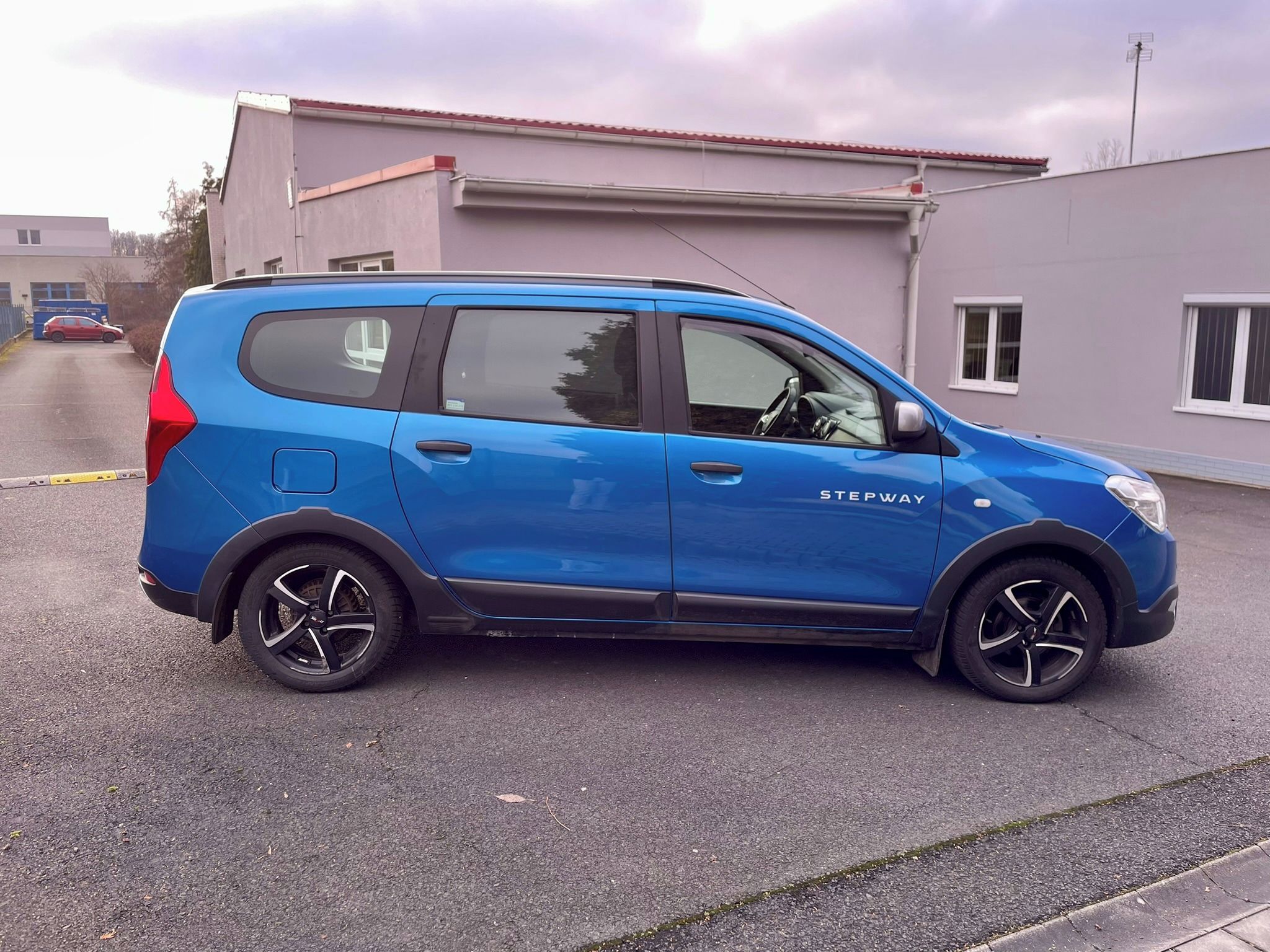 Dacia Lodgy, Stepway 1.6 SCe 75kw | Tažné - fotka 6