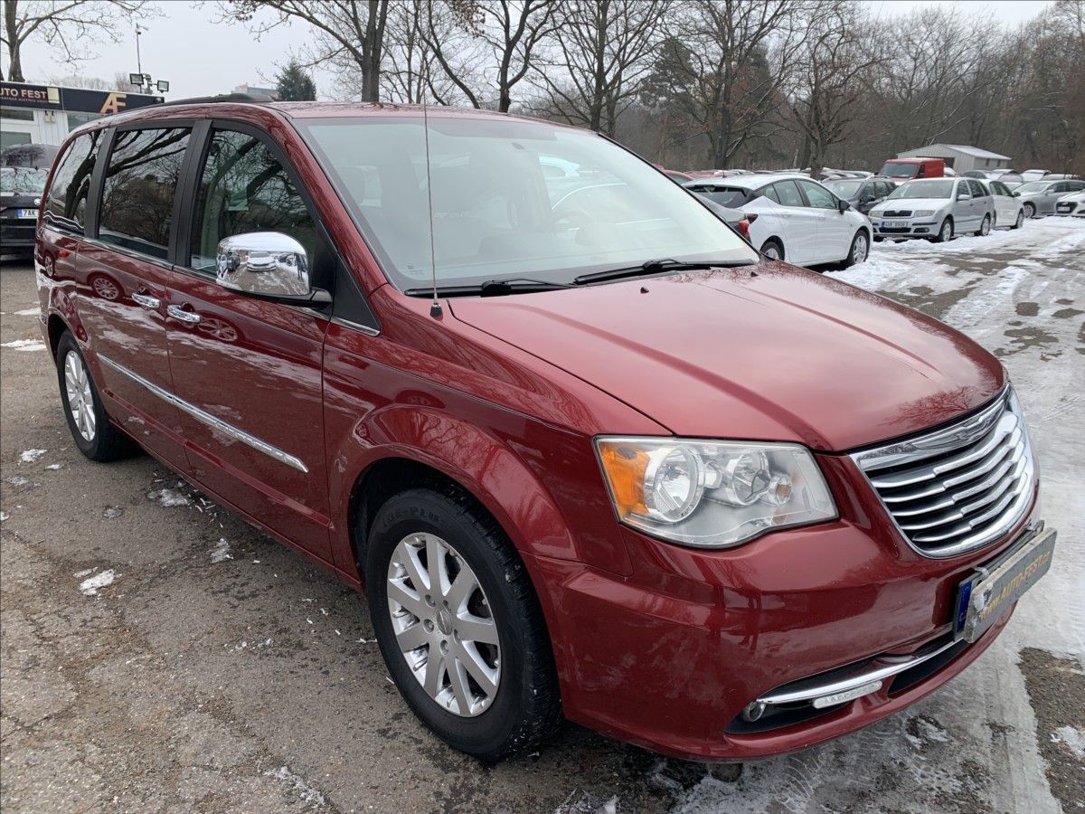 Chrysler Town & Country, 3,6 i V6 7.MÍST - fotka 3