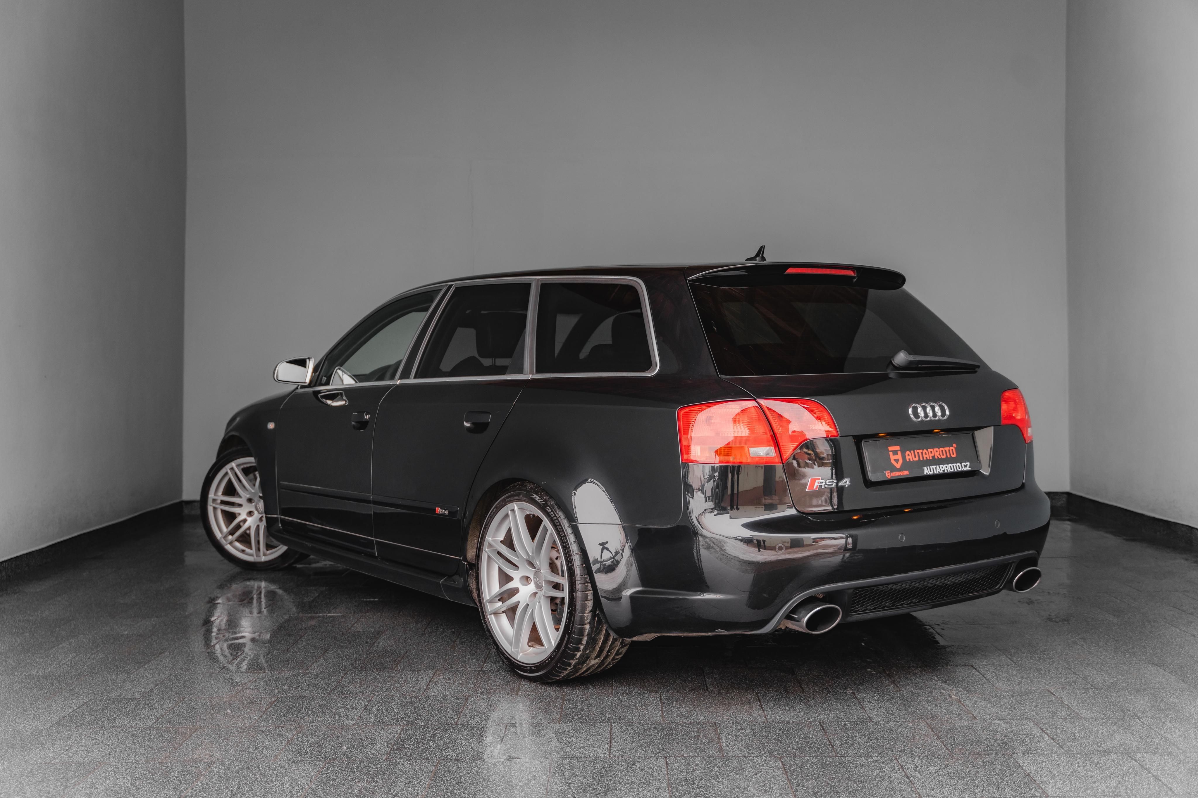 Audi RS4 Avant, 4.2-V8-309kW-Quattro-R19 - fotka 4