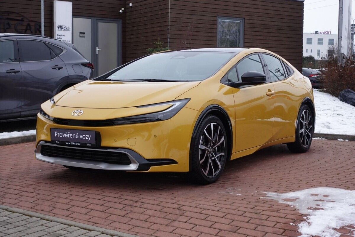 Toyota Prius, 2.0 PHEV Executive sada komple