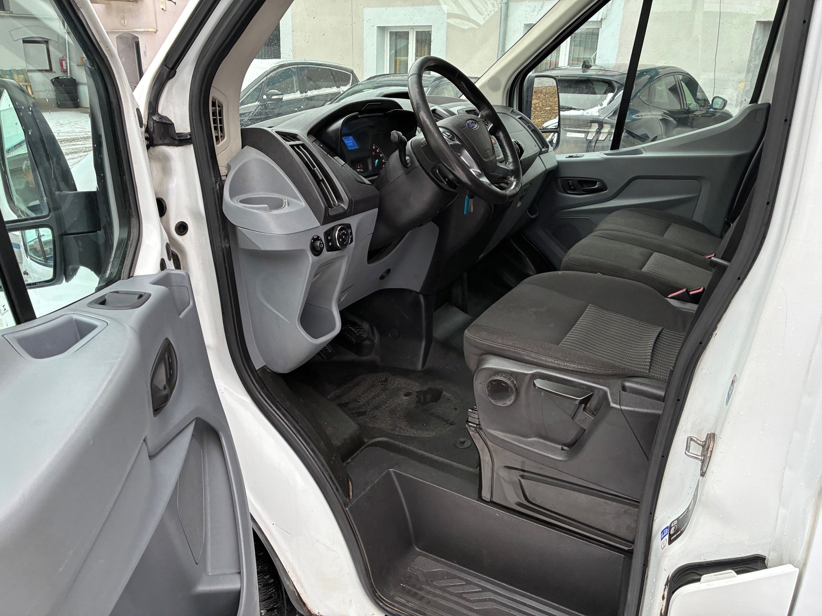 Ford Transit, Trend L3H2 6 míst - fotka 5