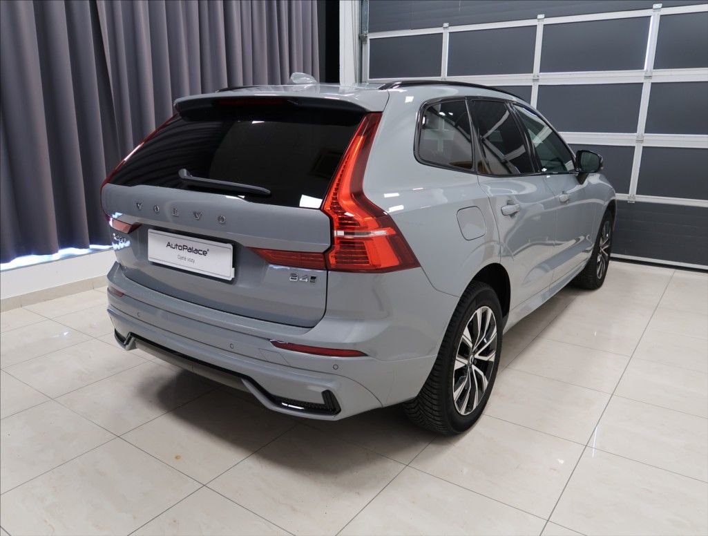 Volvo XC60, 2,0 B4 AWD PLUS DARK - fotka 5
