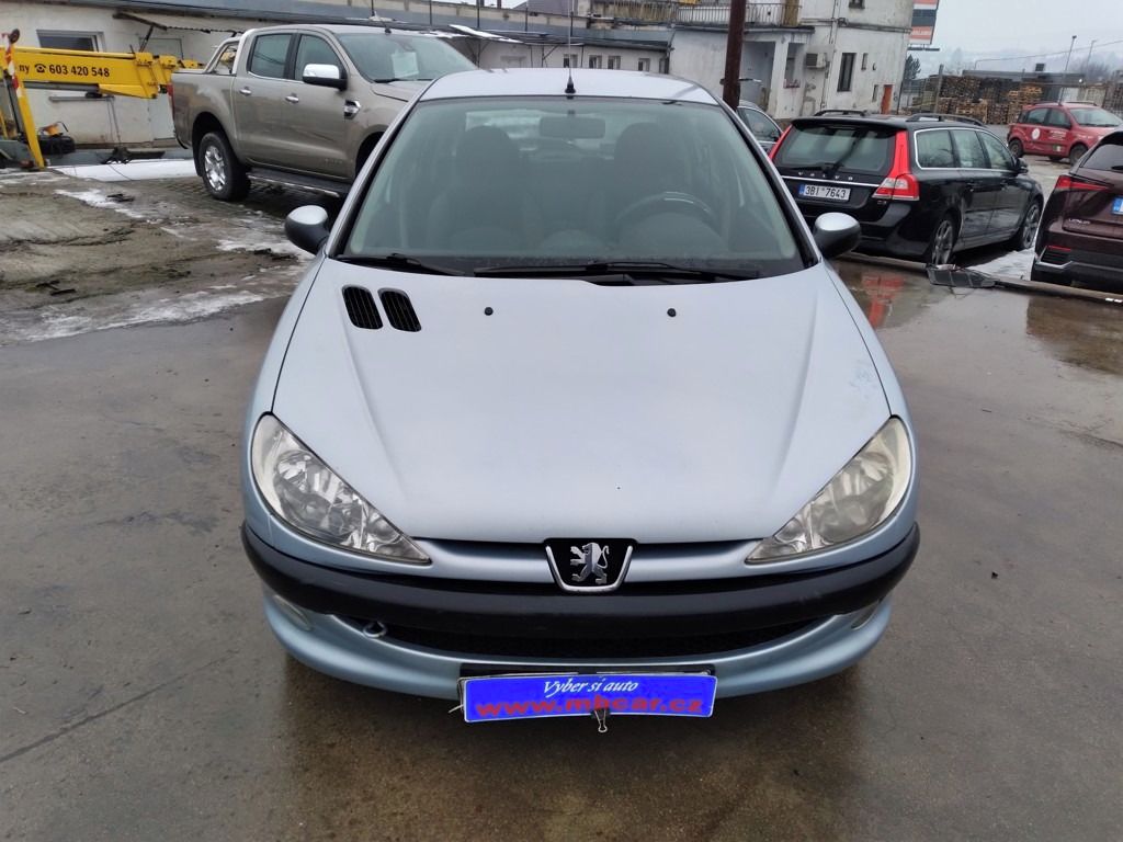 Peugeot 206, 1.1 5dv. ČR, 2.MAJITEL - fotka 2