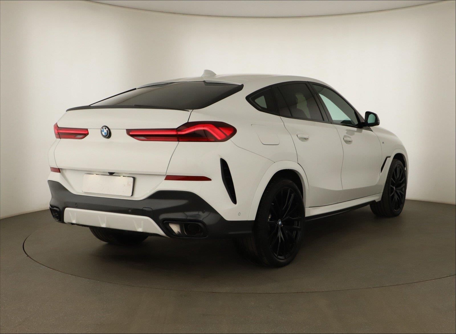 BMW X6, xDrive40i, ACC, Výhřev, Kamera - fotka 5