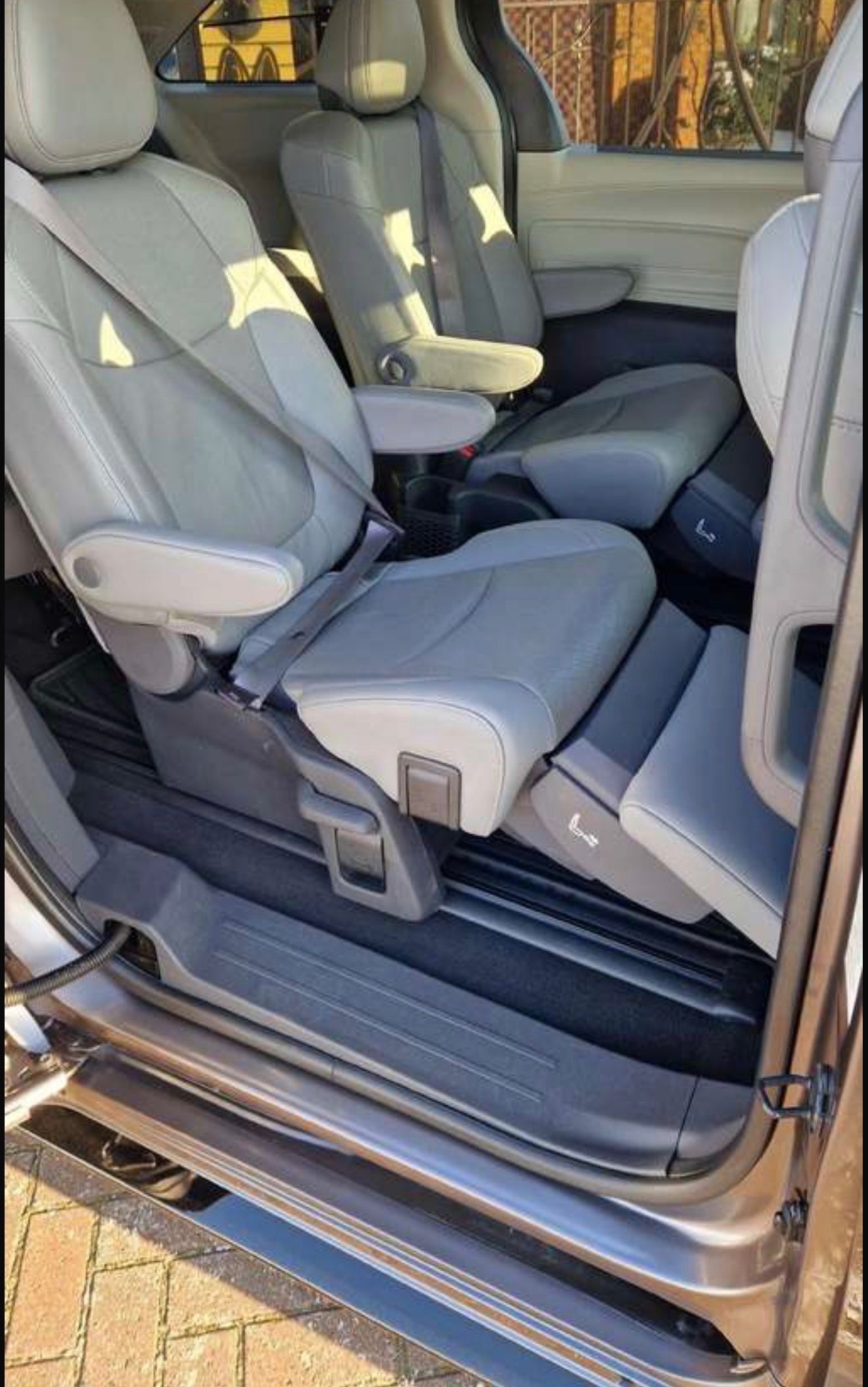 Toyota Sienna, 2.5L Limited - fotka 6