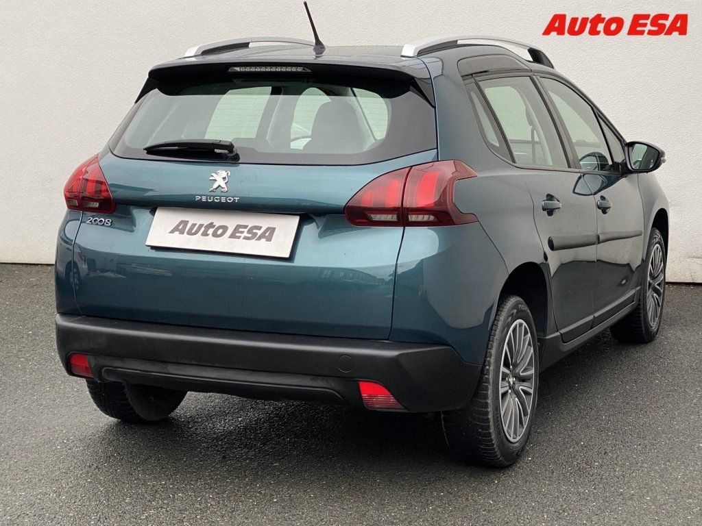 Peugeot 2008, 1.2 i,1.maj,ČR,AC,temp - fotka 4